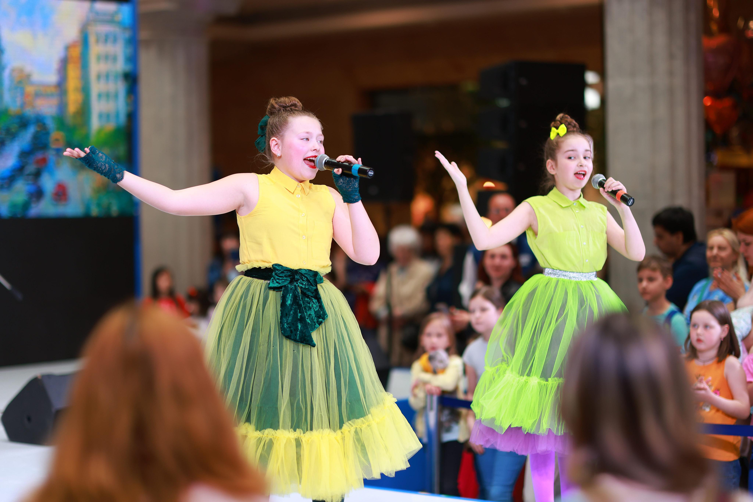 5 Июня 65 лет ЦДМ. Яркий репортажный фотограф в Москве Лоскутов Глеб