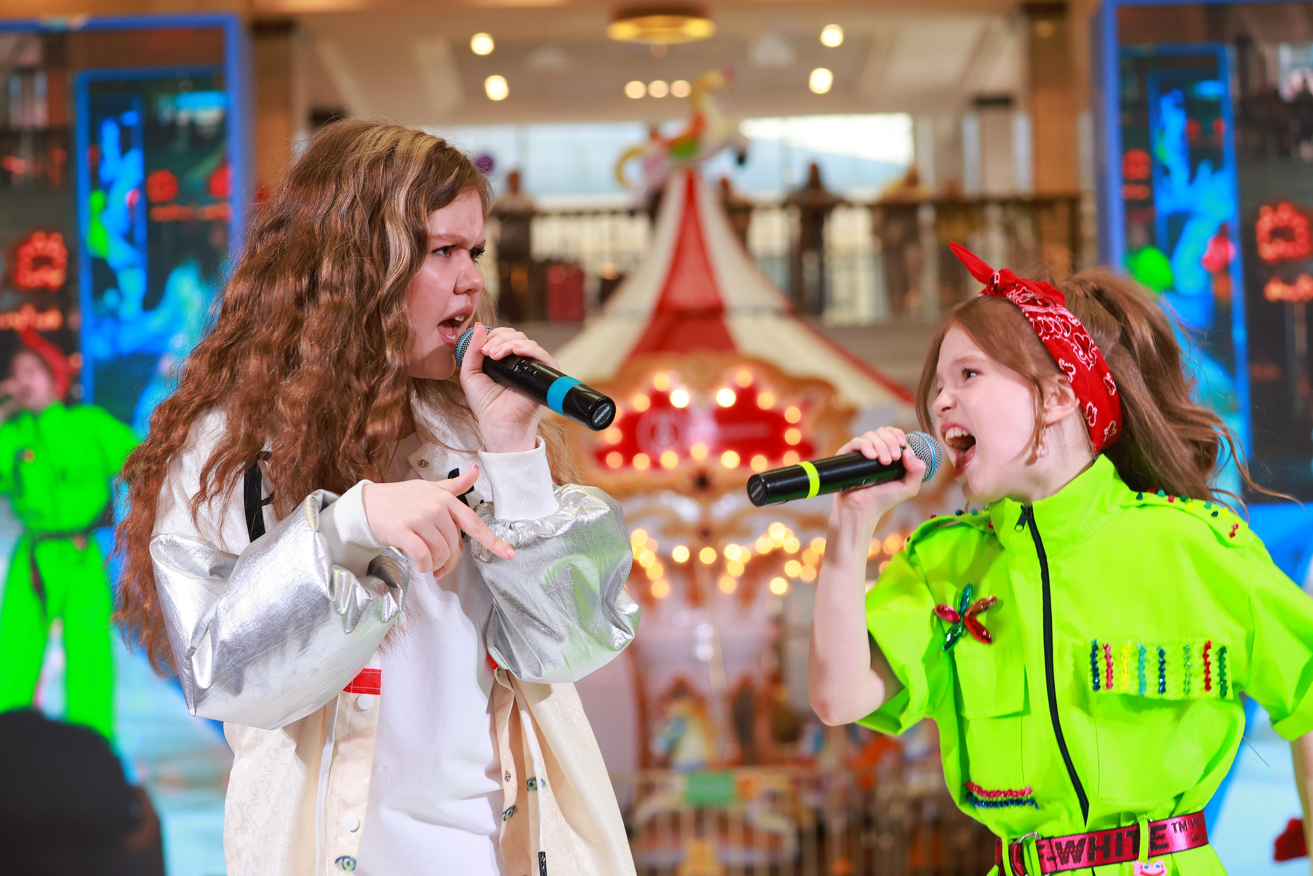 5 Июня 65 лет ЦДМ. Яркий репортажный фотограф в Москве Лоскутов Глеб