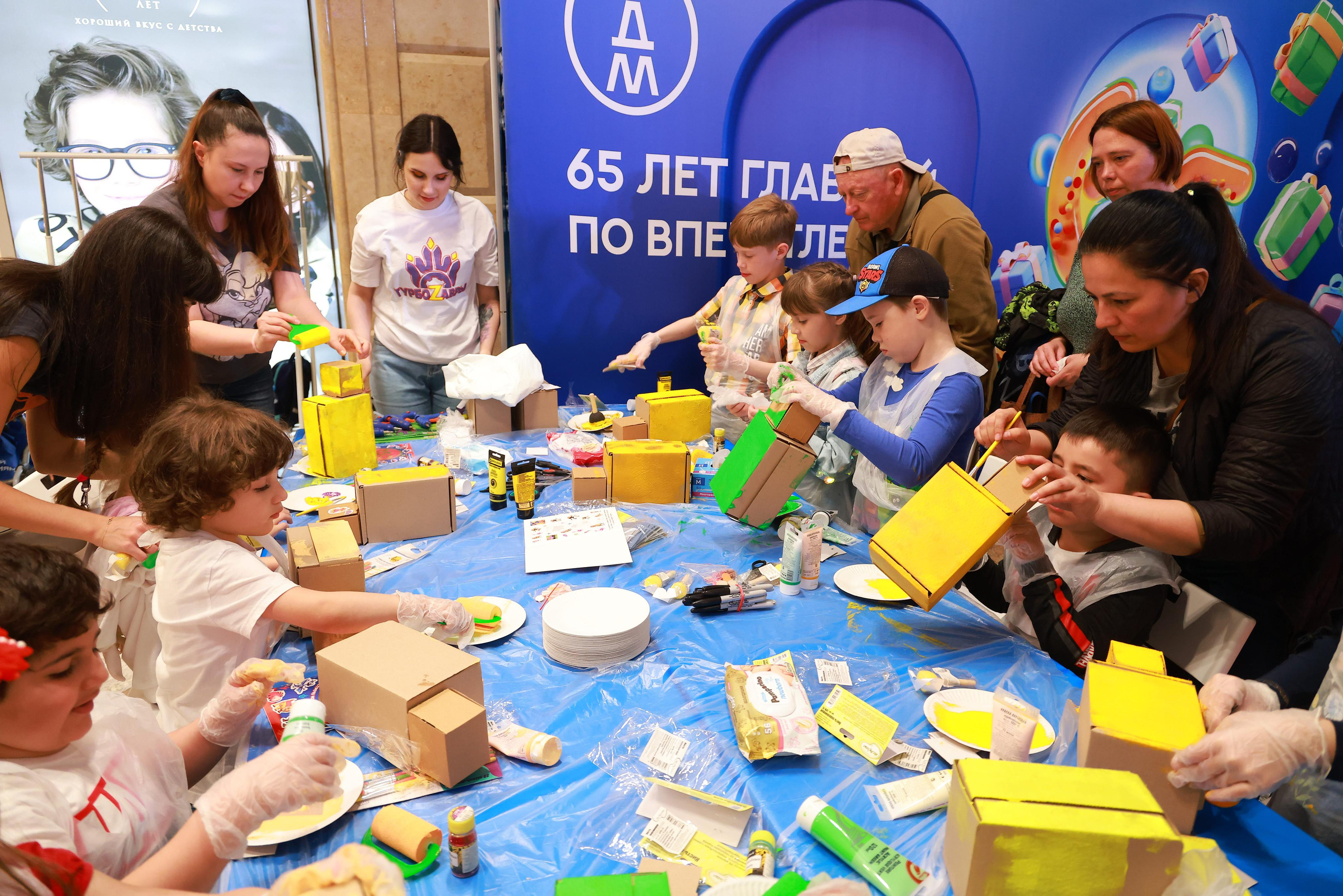 5 Июня 65 лет ЦДМ. Яркий репортажный фотограф в Москве Лоскутов Глеб