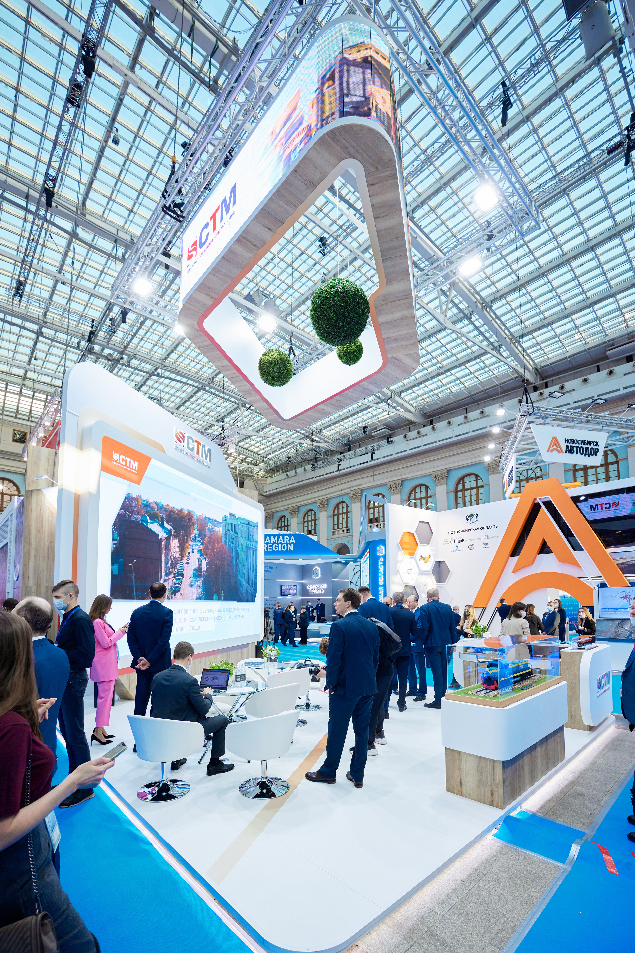 Выставки: застройка. Яркий репортажный фотограф в Москве Лоскутов Глеб