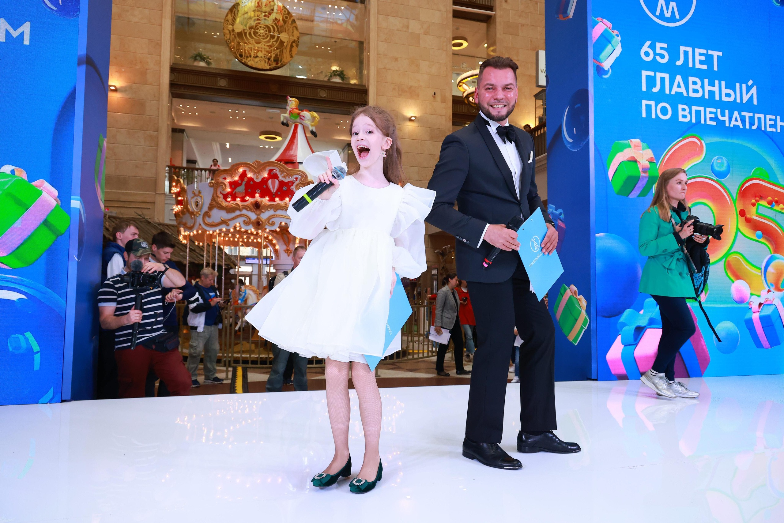 5 Июня 65 лет ЦДМ. Яркий репортажный фотограф в Москве Лоскутов Глеб