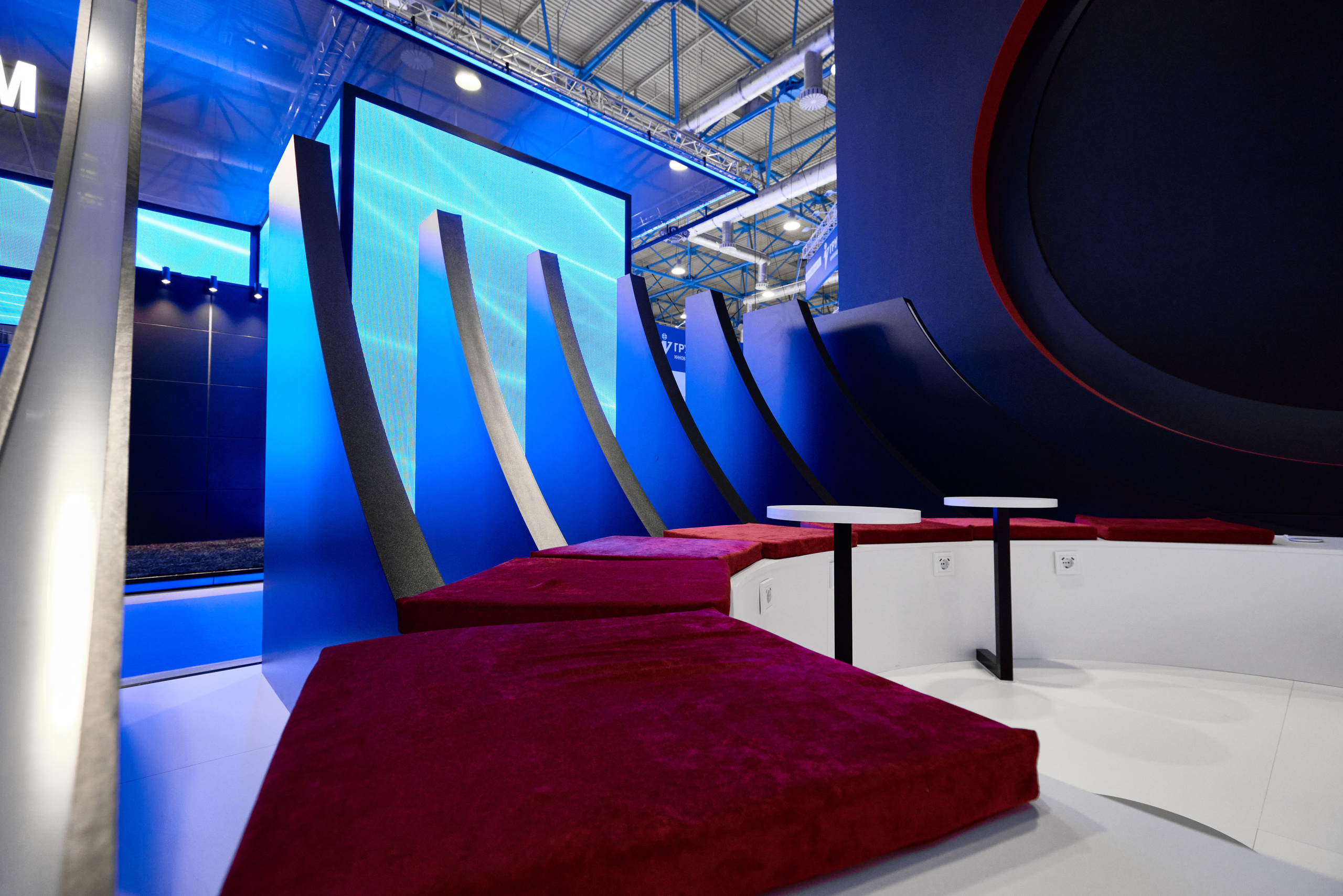 Выставки: застройка. Яркий репортажный фотограф в Москве Лоскутов Глеб