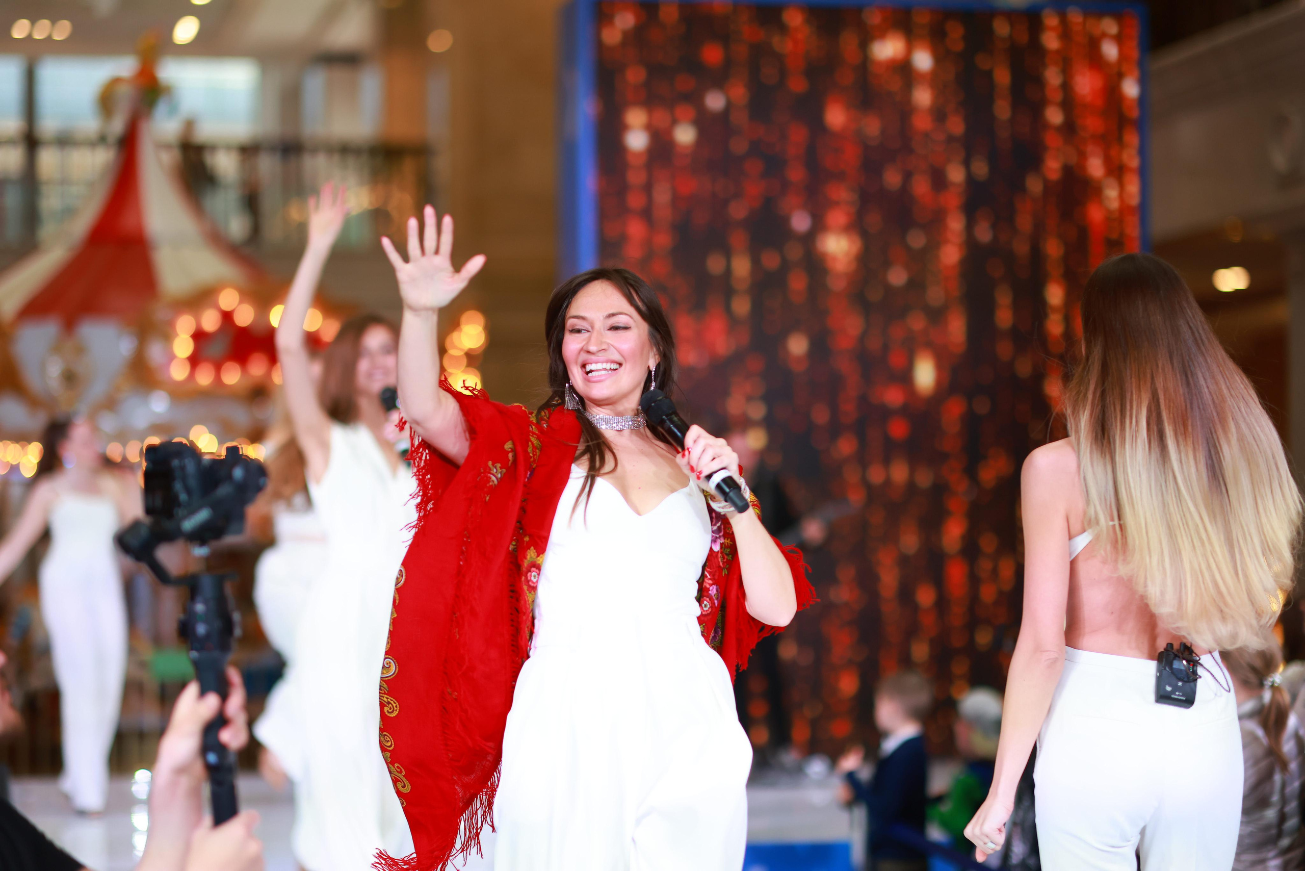 5 Июня 65 лет ЦДМ. Яркий репортажный фотограф в Москве Лоскутов Глеб