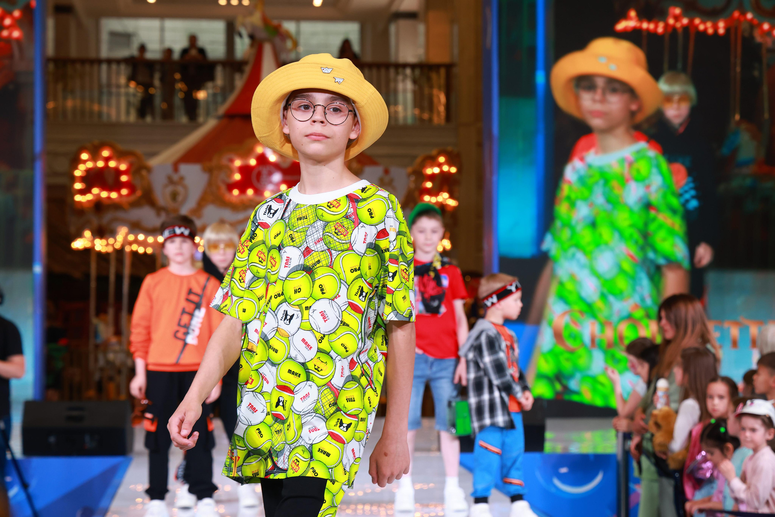 5 Июня 65 лет ЦДМ. Яркий репортажный фотограф в Москве Лоскутов Глеб