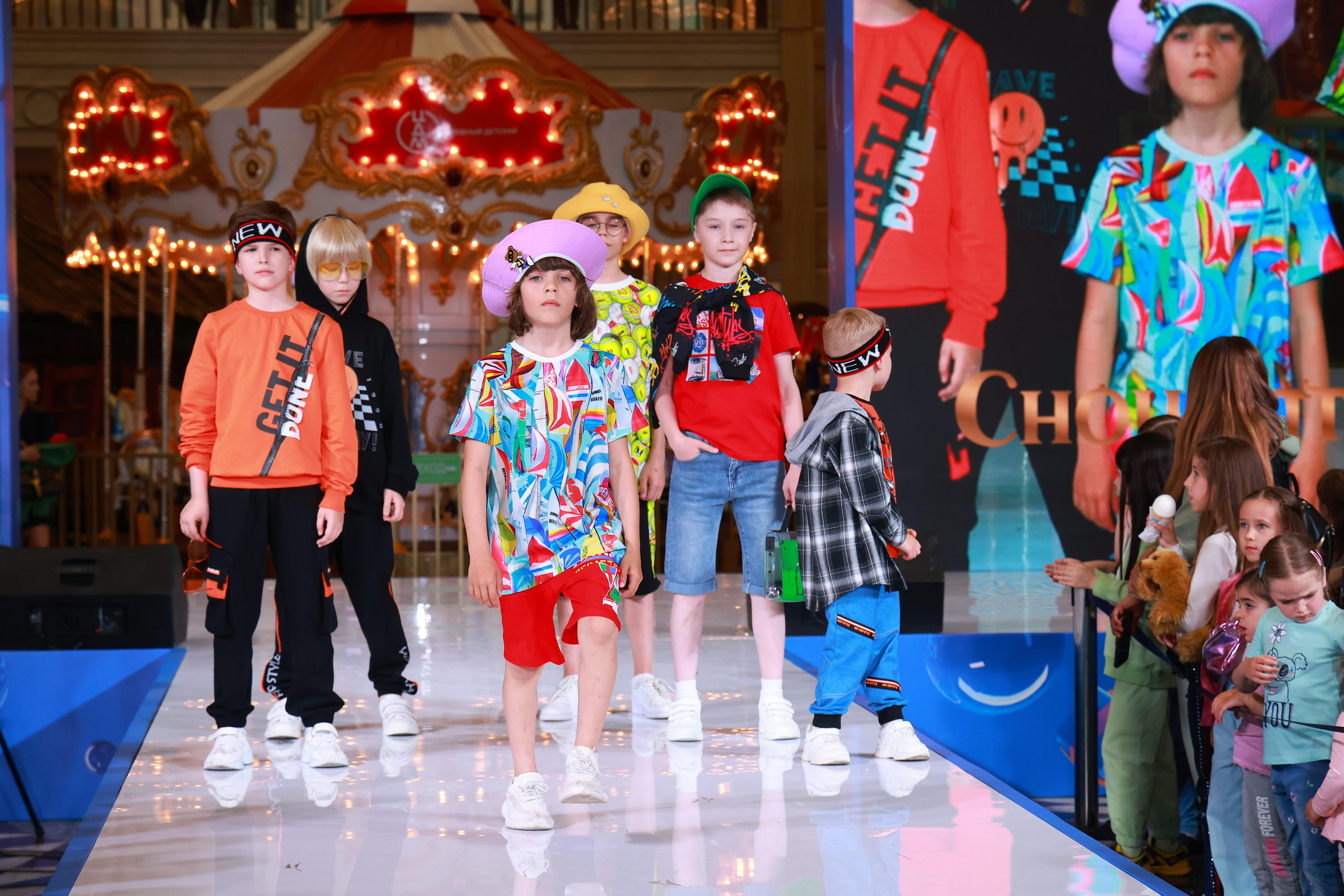 5 Июня 65 лет ЦДМ. Яркий репортажный фотограф в Москве Лоскутов Глеб