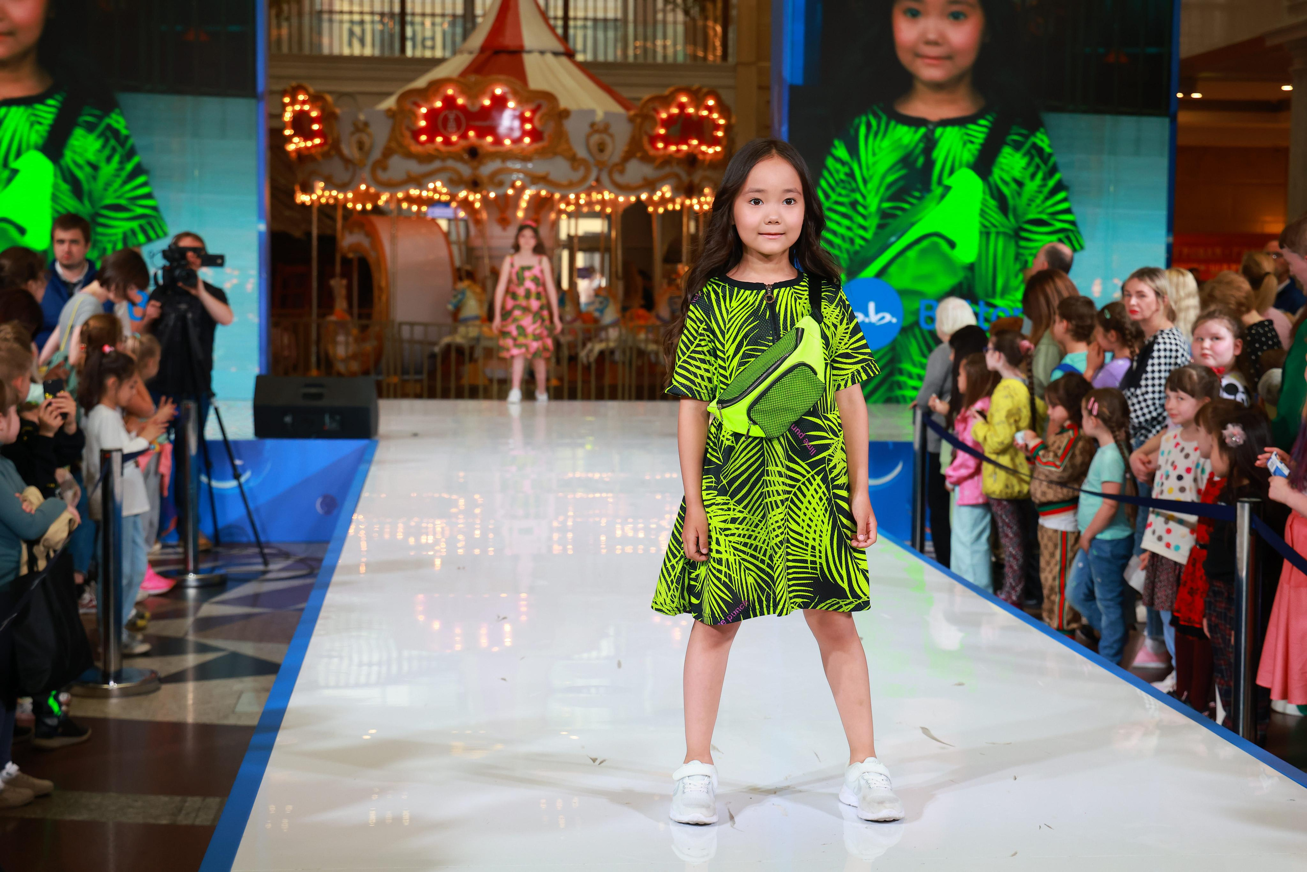 5 Июня 65 лет ЦДМ. Яркий репортажный фотограф в Москве Лоскутов Глеб