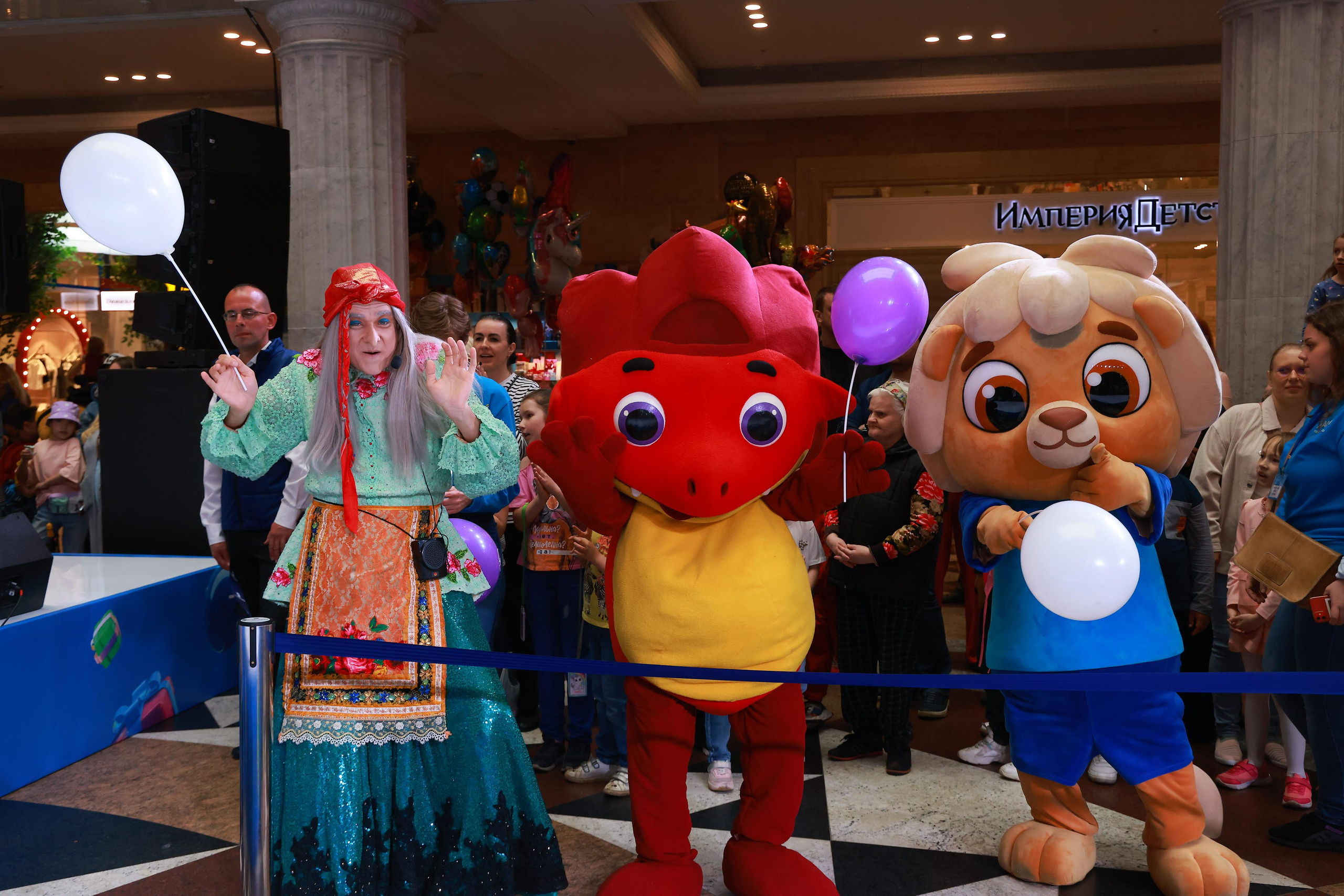 5 Июня 65 лет ЦДМ. Яркий репортажный фотограф в Москве Лоскутов Глеб