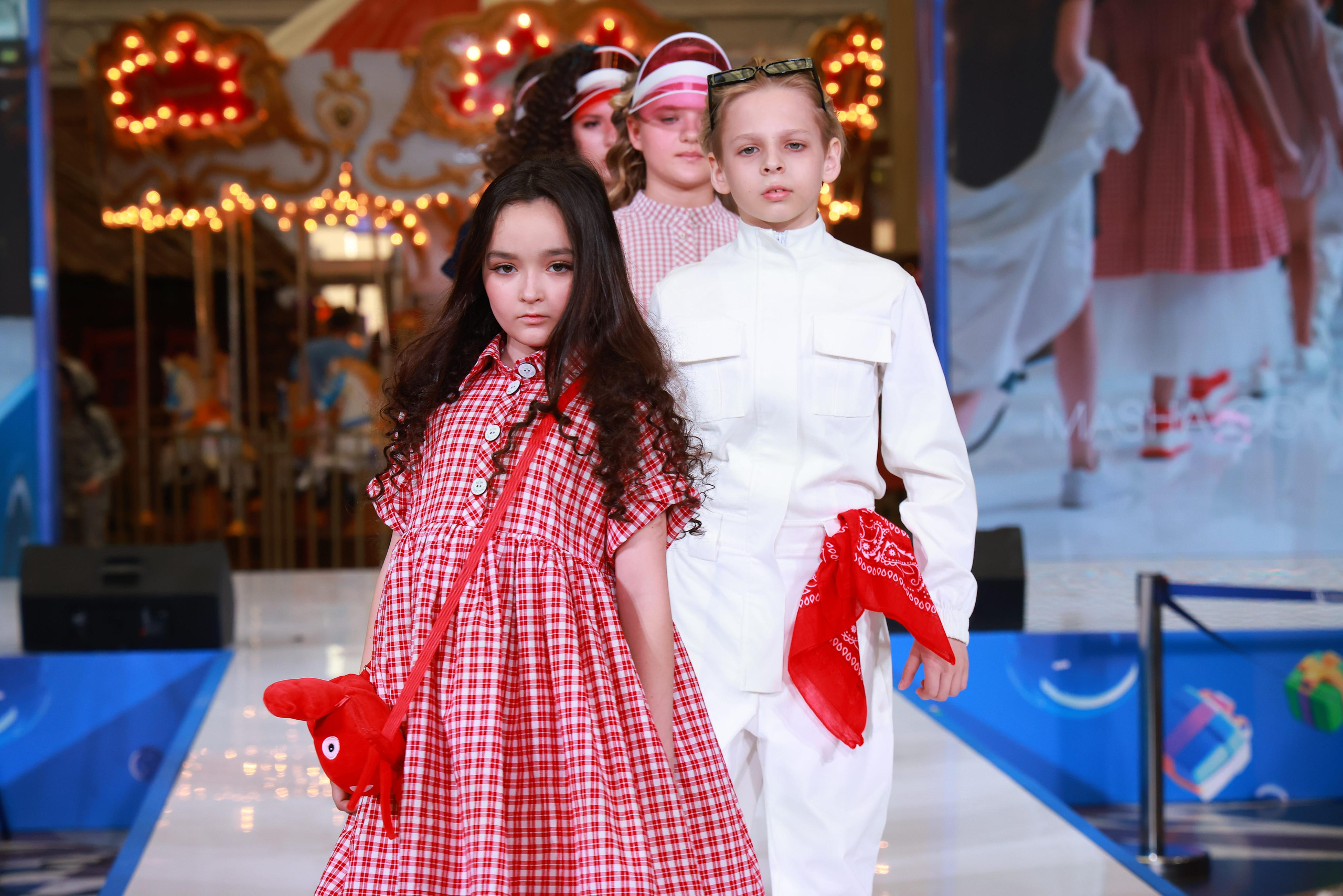 5 Июня 65 лет ЦДМ. Яркий репортажный фотограф в Москве Лоскутов Глеб