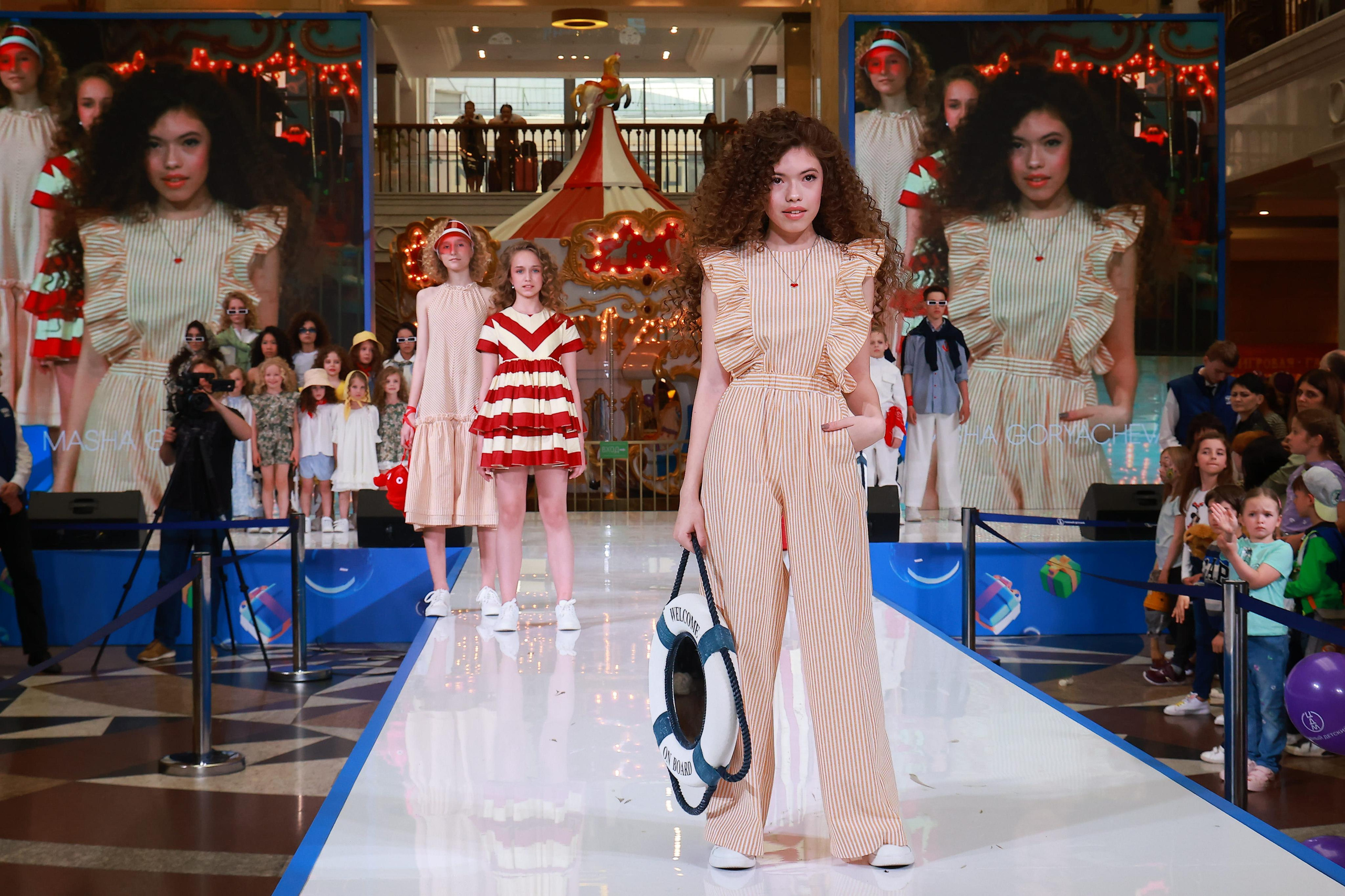 5 Июня 65 лет ЦДМ. Яркий репортажный фотограф в Москве Лоскутов Глеб