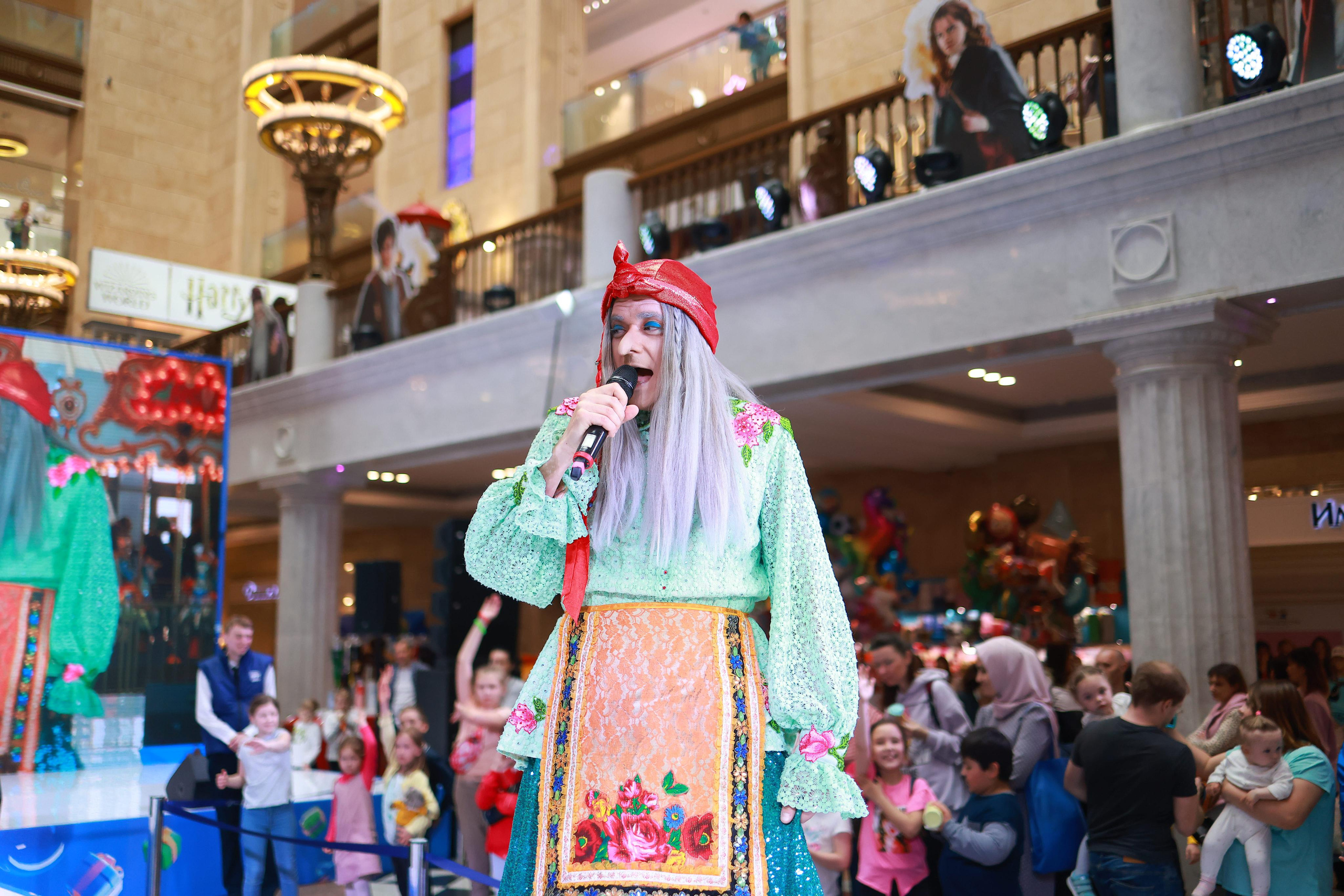 5 Июня 65 лет ЦДМ. Яркий репортажный фотограф в Москве Лоскутов Глеб