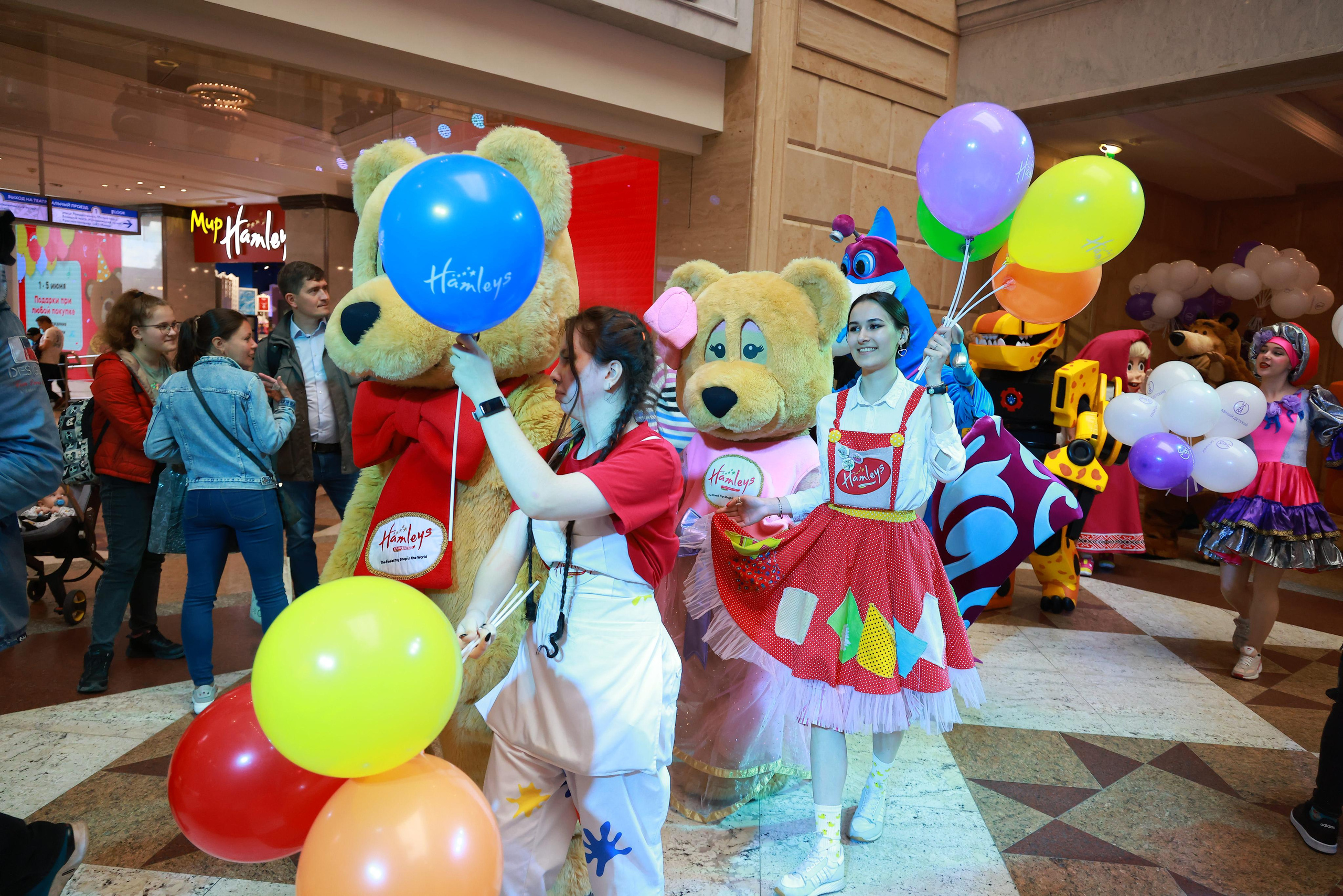 5 Июня 65 лет ЦДМ. Яркий репортажный фотограф в Москве Лоскутов Глеб