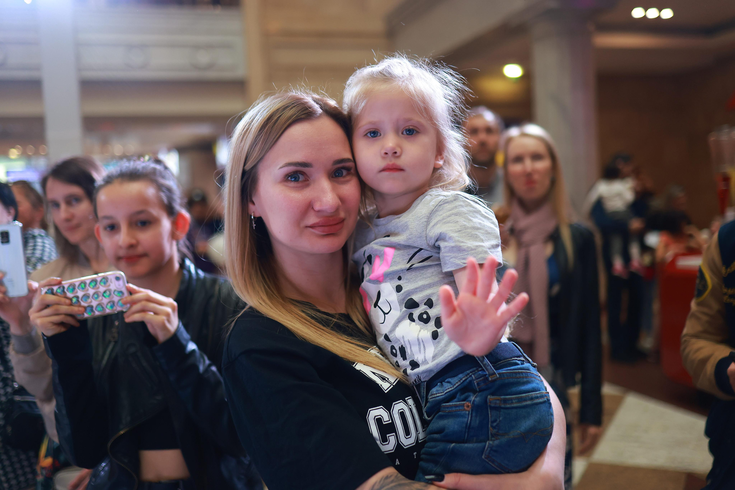 5 Июня 65 лет ЦДМ. Яркий репортажный фотограф в Москве Лоскутов Глеб