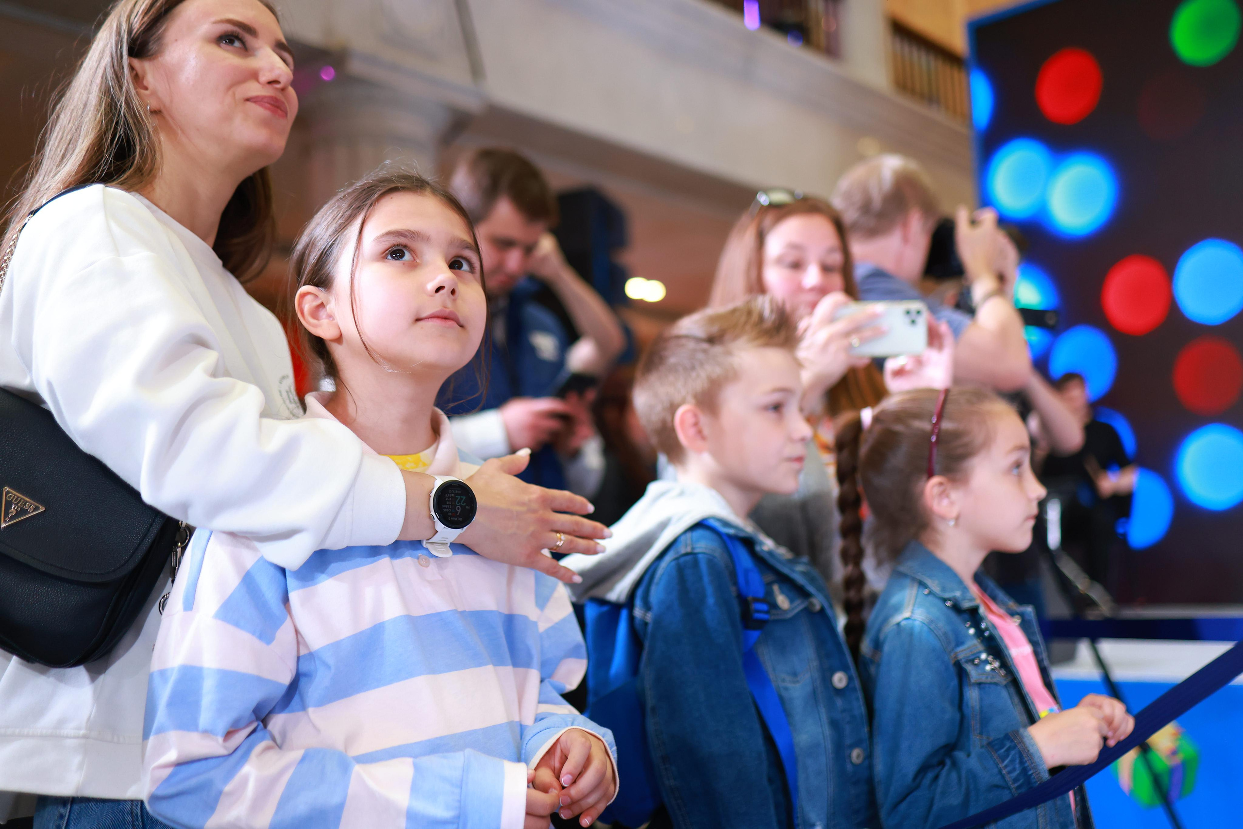 5 Июня 65 лет ЦДМ. Яркий репортажный фотограф в Москве Лоскутов Глеб