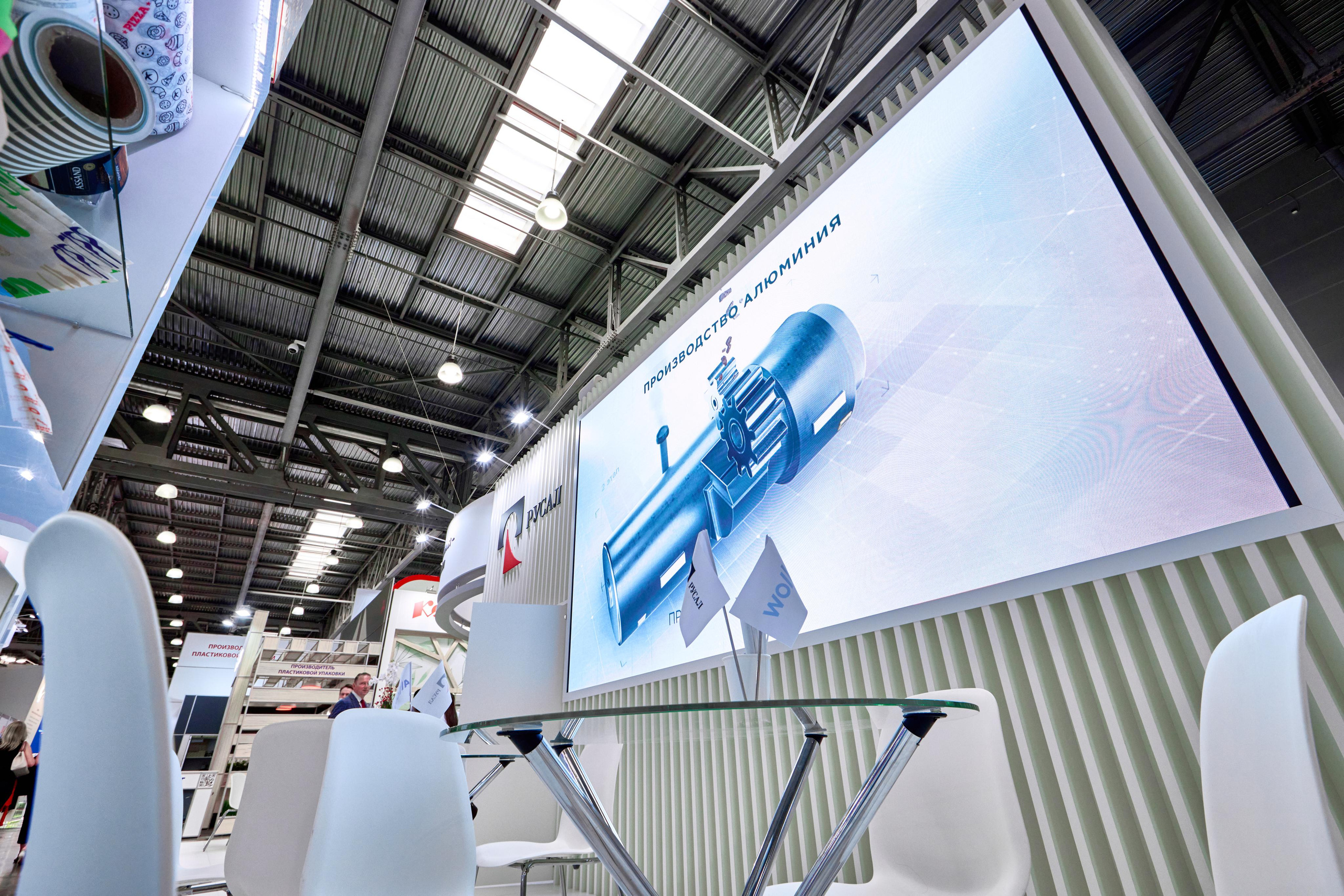 Выставки: застройка. Яркий репортажный фотограф в Москве Лоскутов Глеб