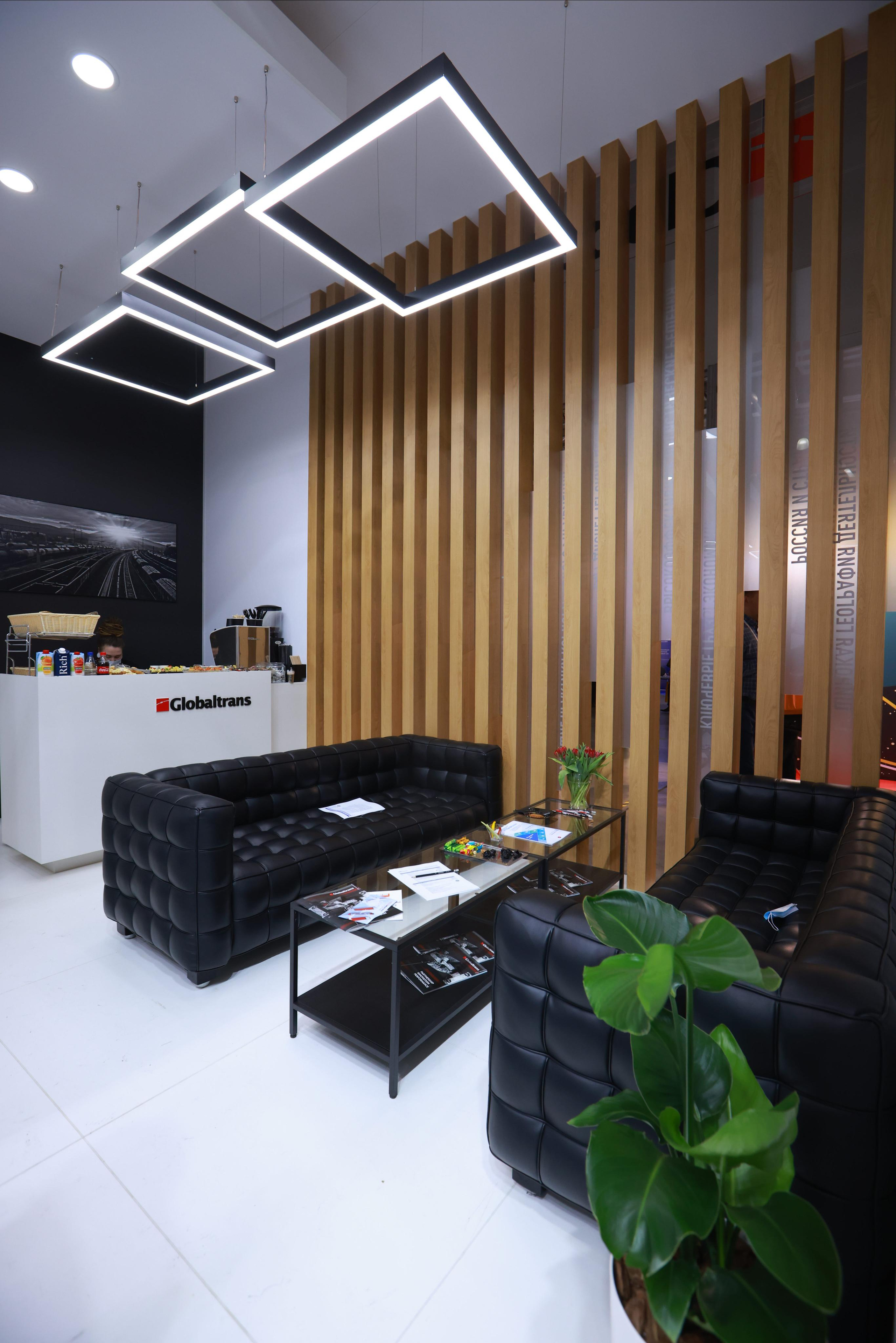 Выставки: застройка. Яркий репортажный фотограф в Москве Лоскутов Глеб