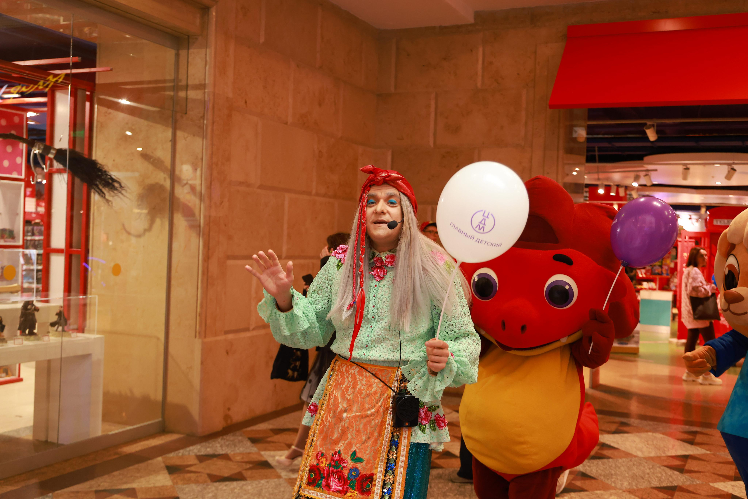 5 Июня 65 лет ЦДМ. Яркий репортажный фотограф в Москве Лоскутов Глеб