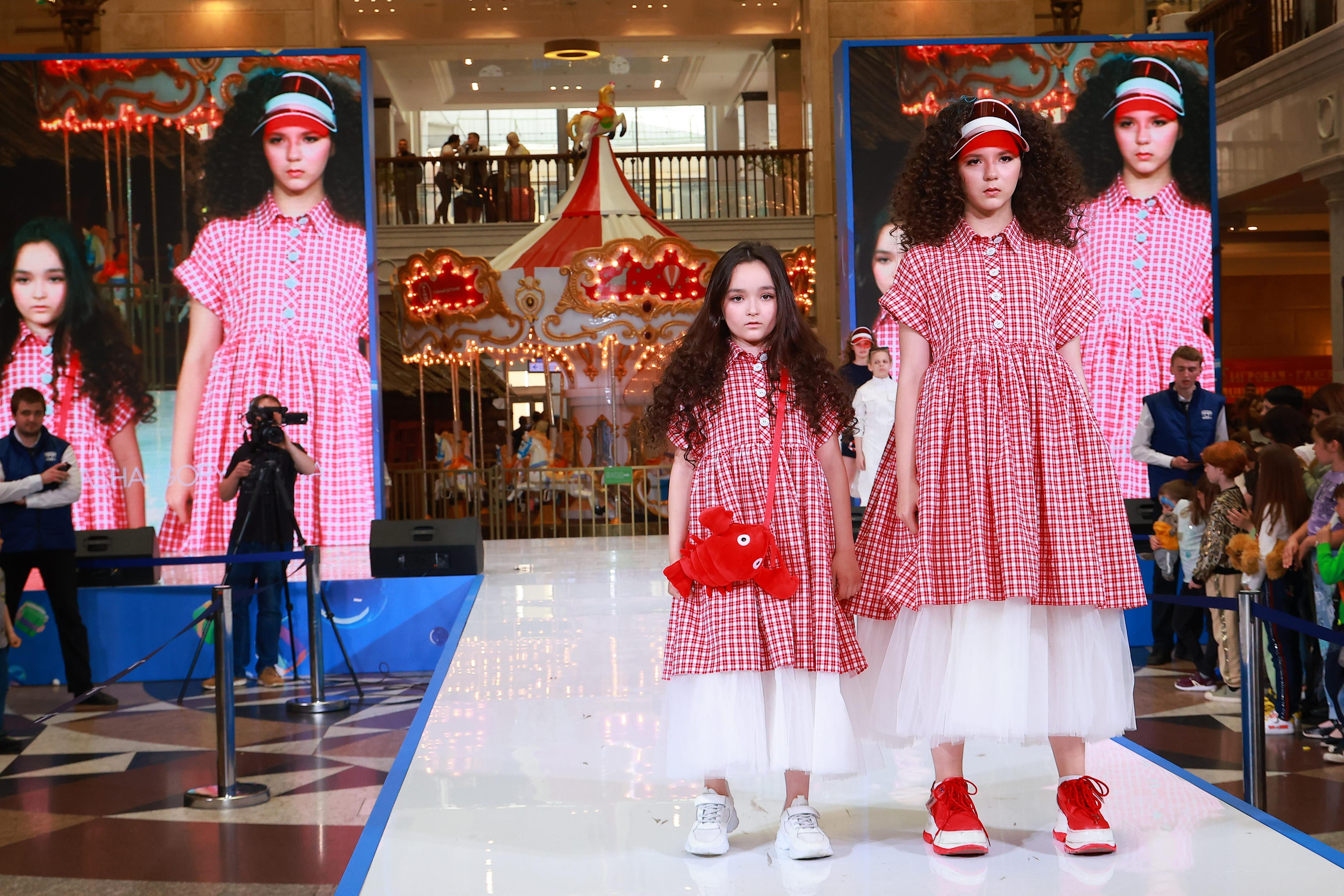 5 Июня 65 лет ЦДМ. Яркий репортажный фотограф в Москве Лоскутов Глеб