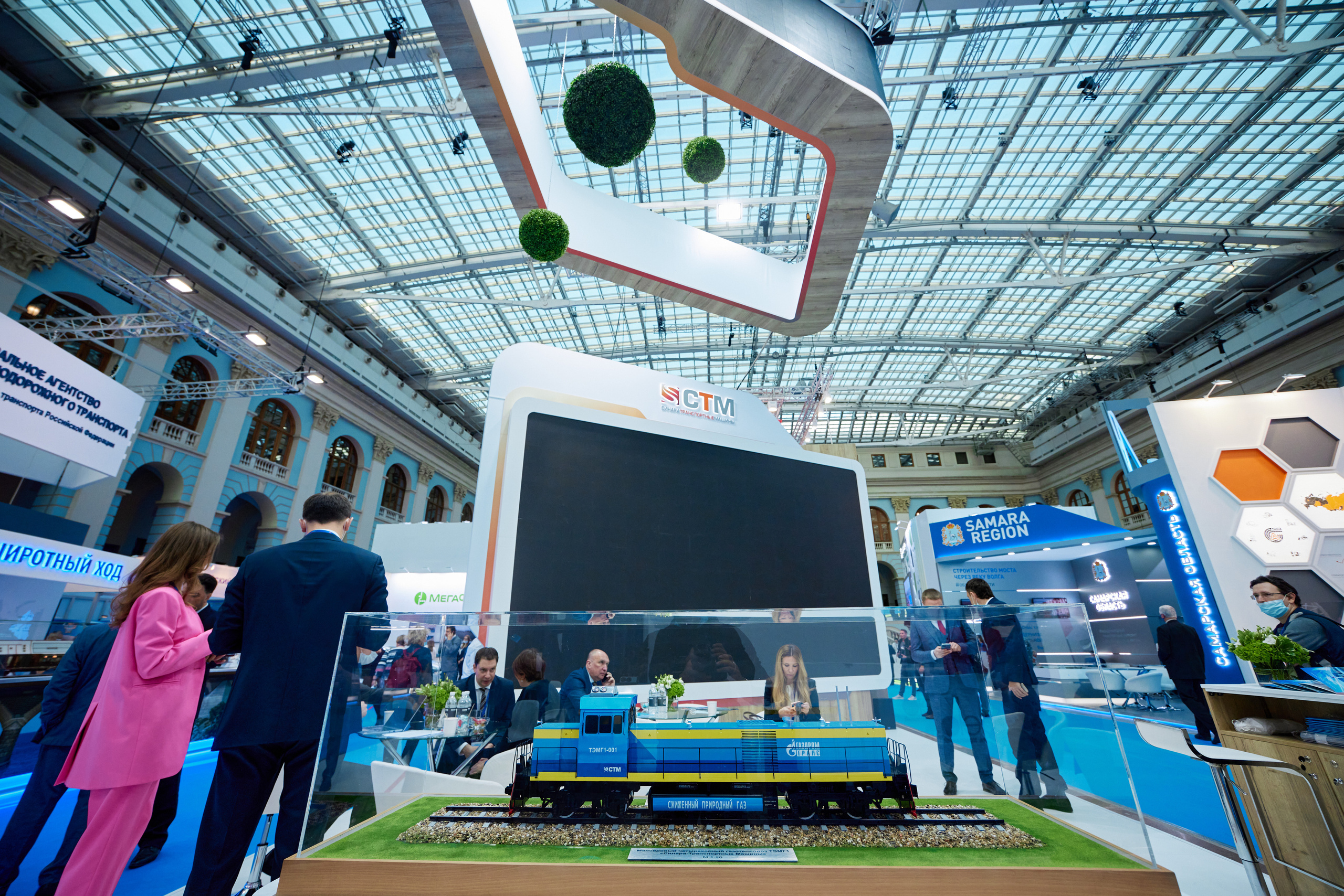 Выставки: застройка. Яркий репортажный фотограф в Москве Лоскутов Глеб