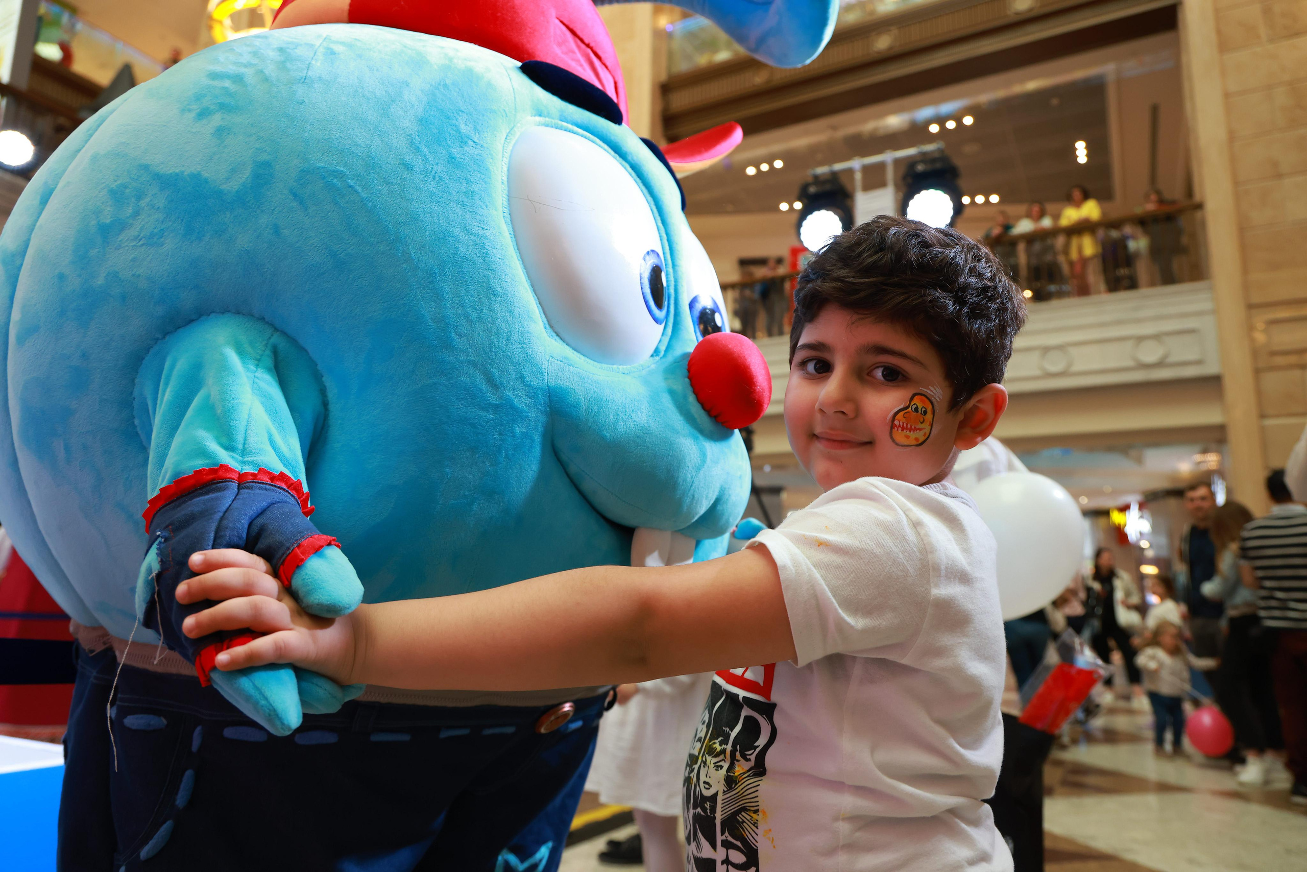 5 Июня 65 лет ЦДМ. Яркий репортажный фотограф в Москве Лоскутов Глеб