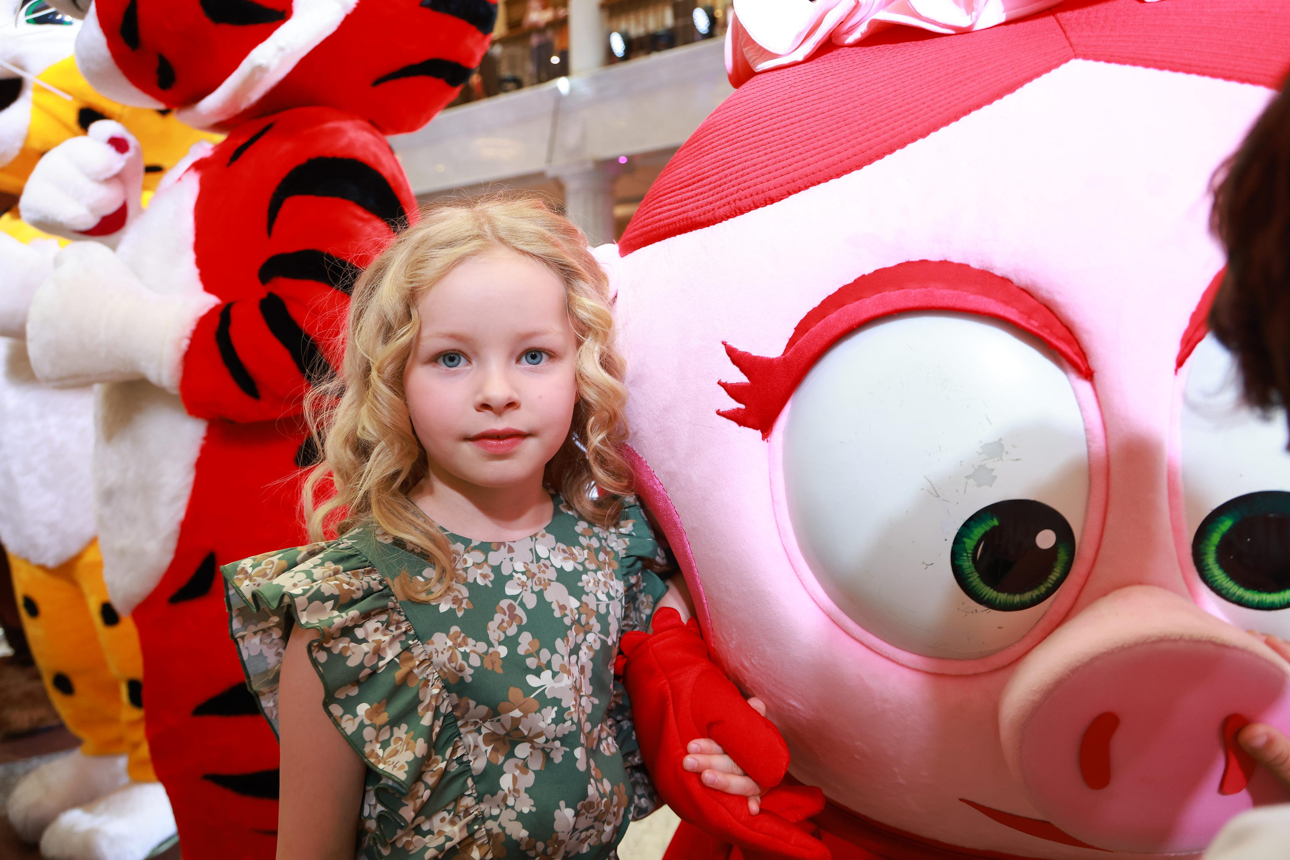 5 Июня 65 лет ЦДМ. Яркий репортажный фотограф в Москве Лоскутов Глеб