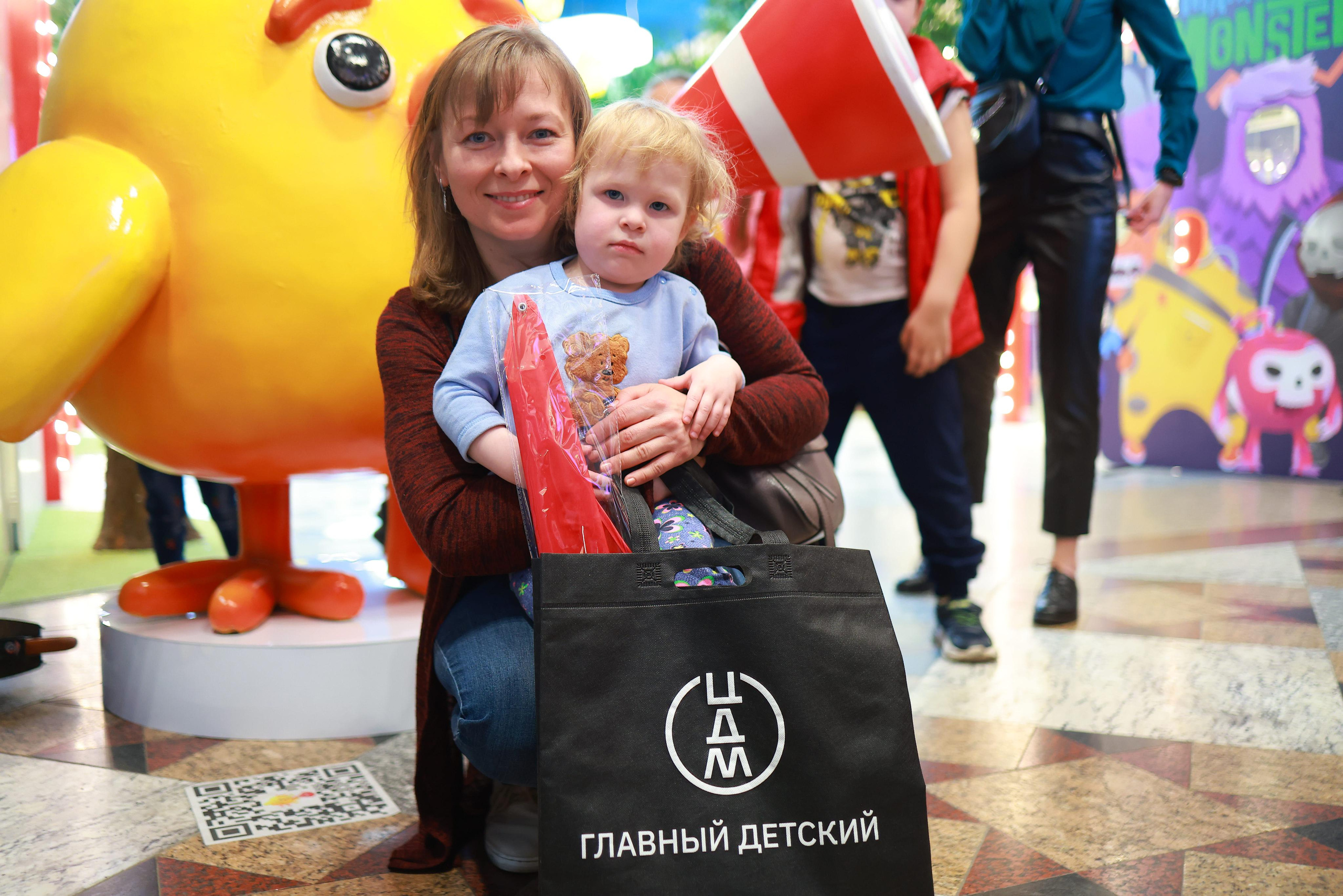 5 Июня 65 лет ЦДМ. Яркий репортажный фотограф в Москве Лоскутов Глеб