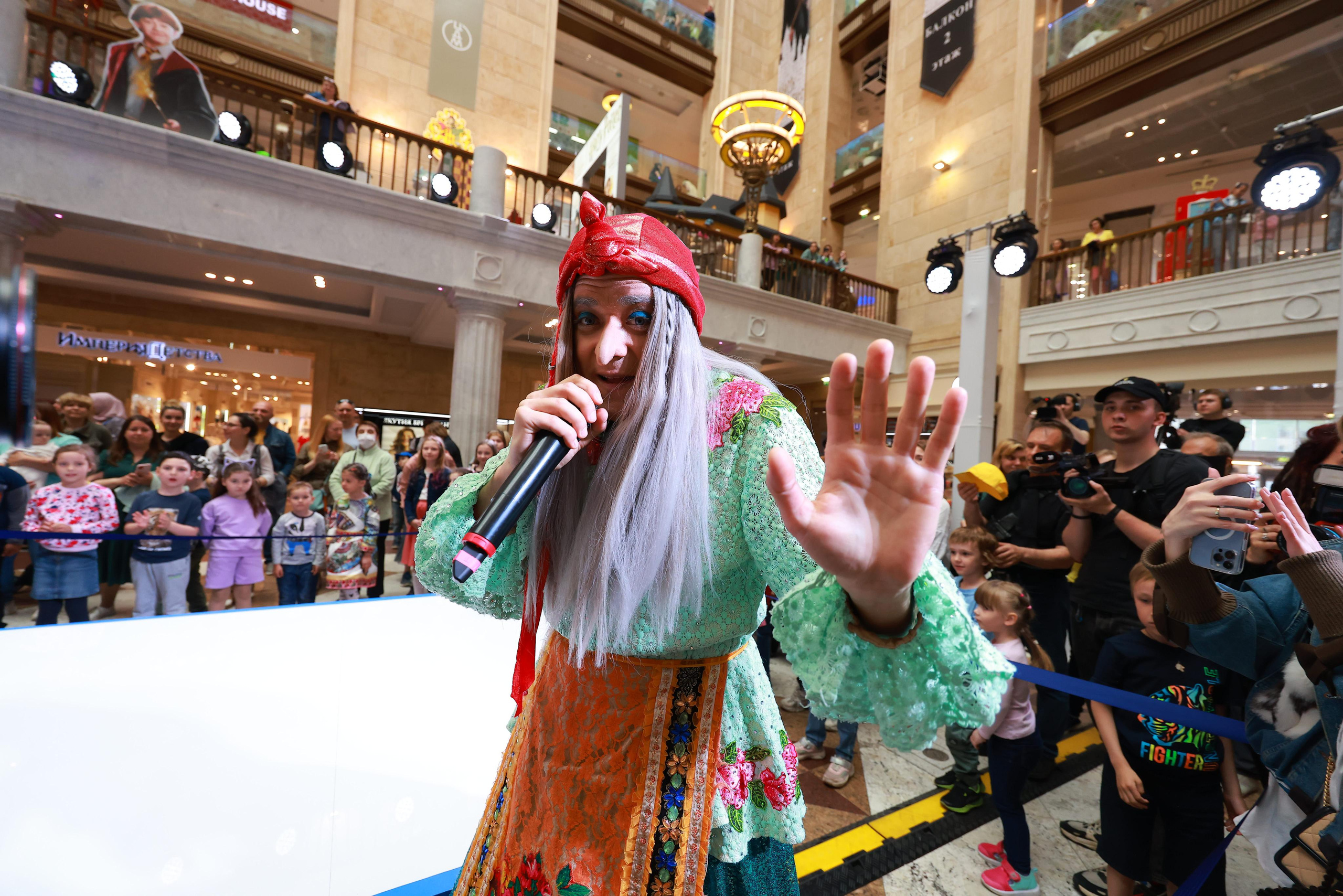 5 Июня 65 лет ЦДМ. Яркий репортажный фотограф в Москве Лоскутов Глеб