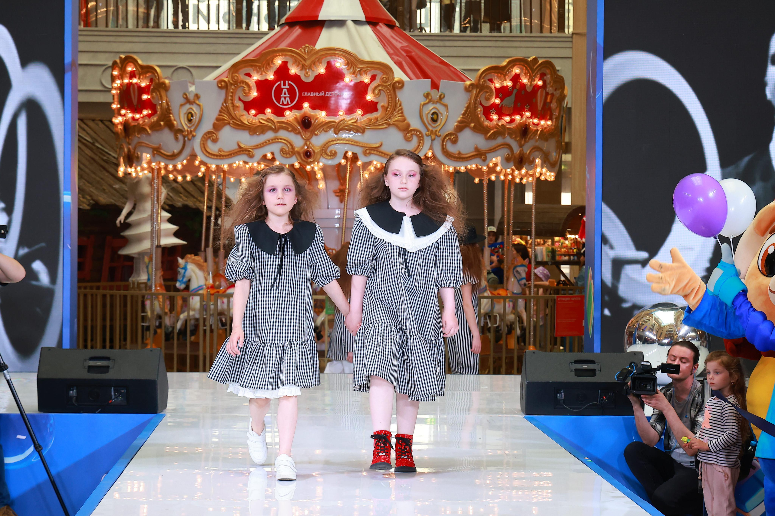 5 Июня 65 лет ЦДМ. Яркий репортажный фотограф в Москве Лоскутов Глеб