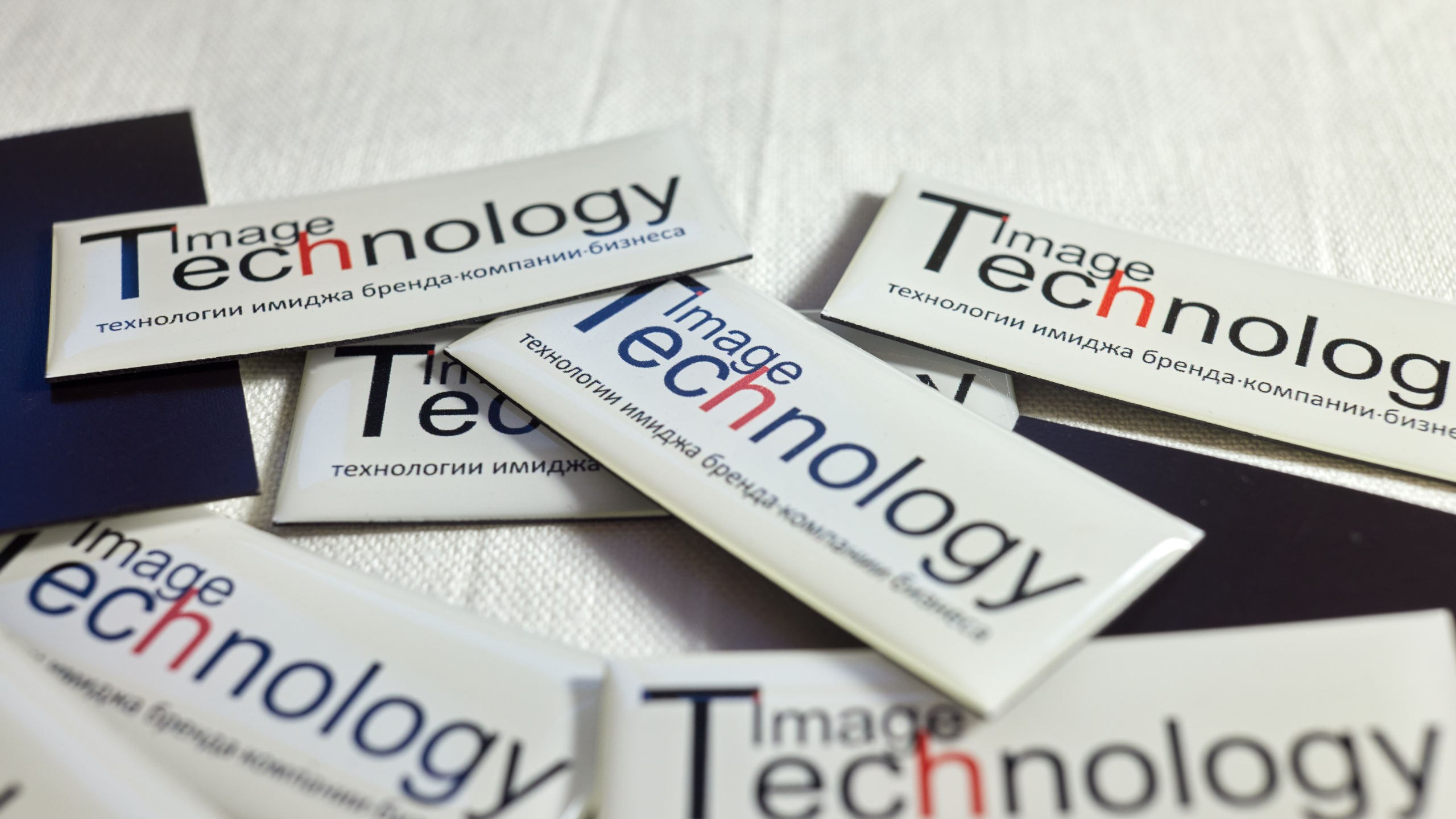 Имидж Технологии — Производство сувенирных магнитов, заливных этикеток и значков. Репортажная фотография в Кирове Кировской области