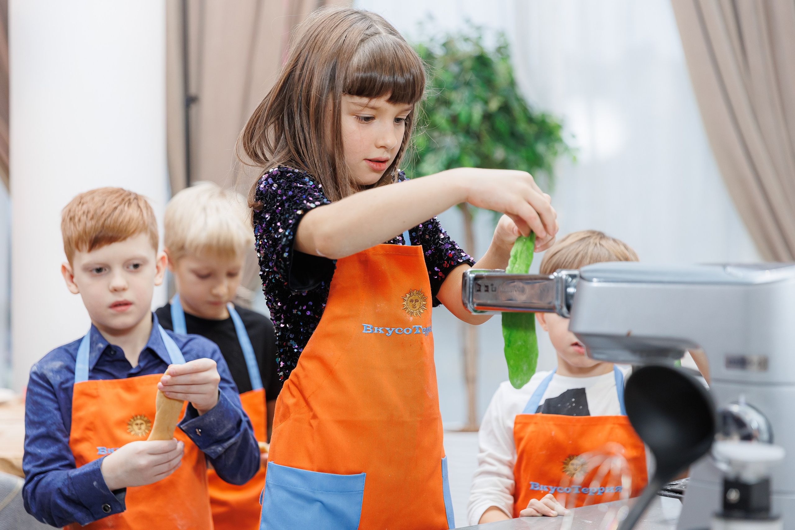 День рождения Насти «Венсдэй во Вкусотеррии». Семейный и детский фотограф Комина Елена, Власиха, Одинцово
