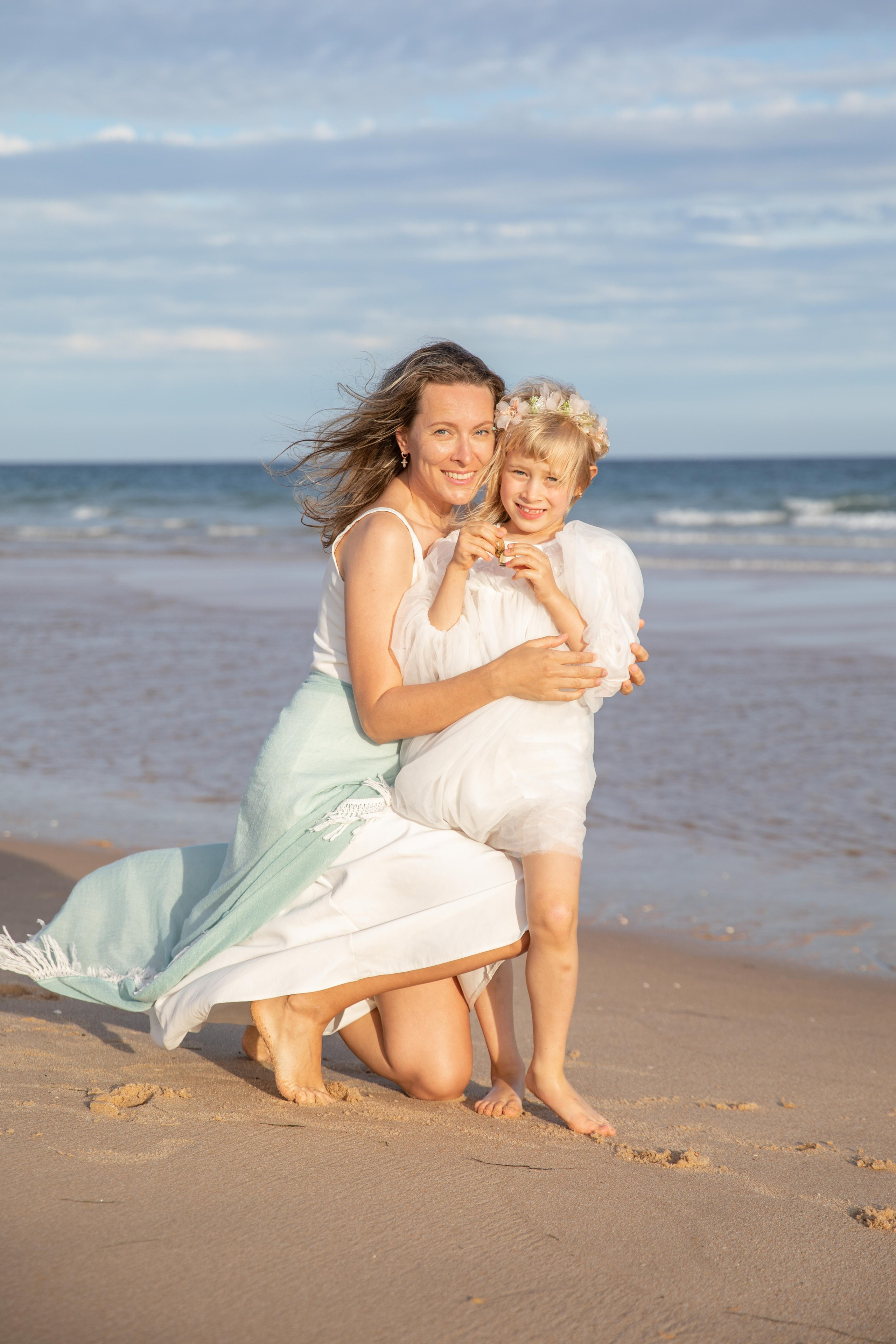 Family on the ocean. Professional Photographer in Portugal. Oksana Lomnova