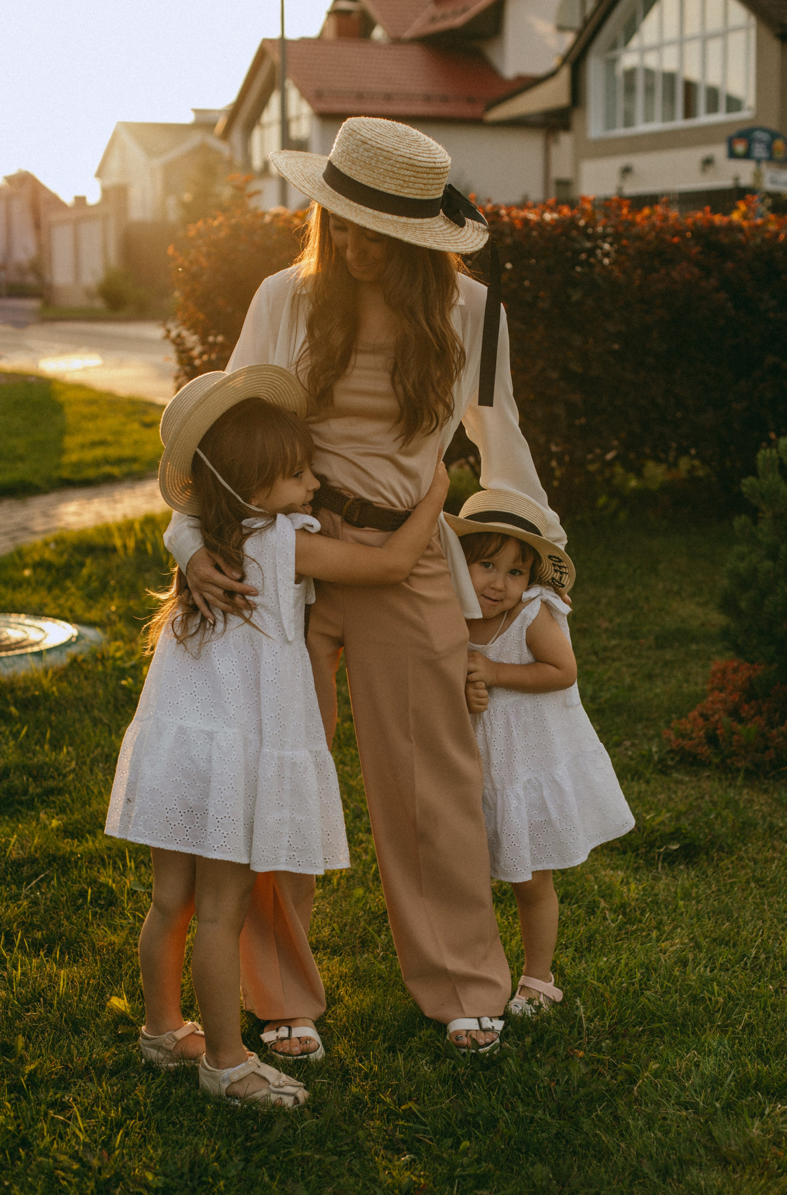 Эмма и Влада на летней прогулке с мамой. Фотограф Наталья Кургина Слюдянка Иркутск