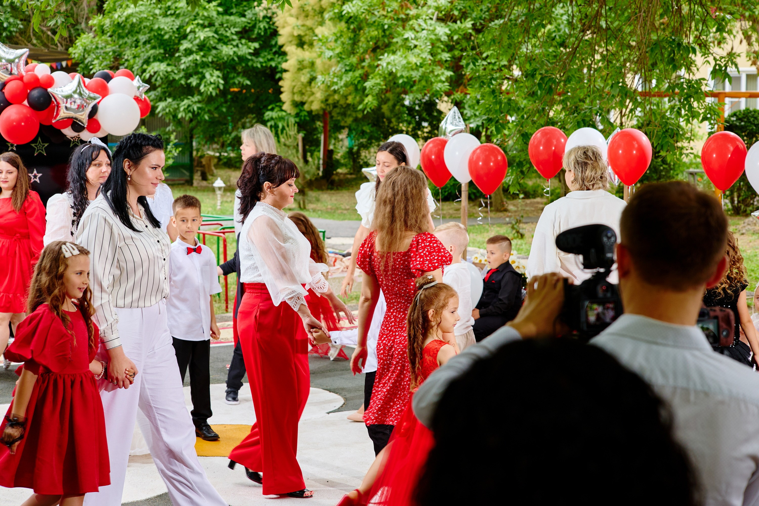 Выпускной 45 сад. Фотограф Выпускные альбомы Таганрог Сергей Коробченко