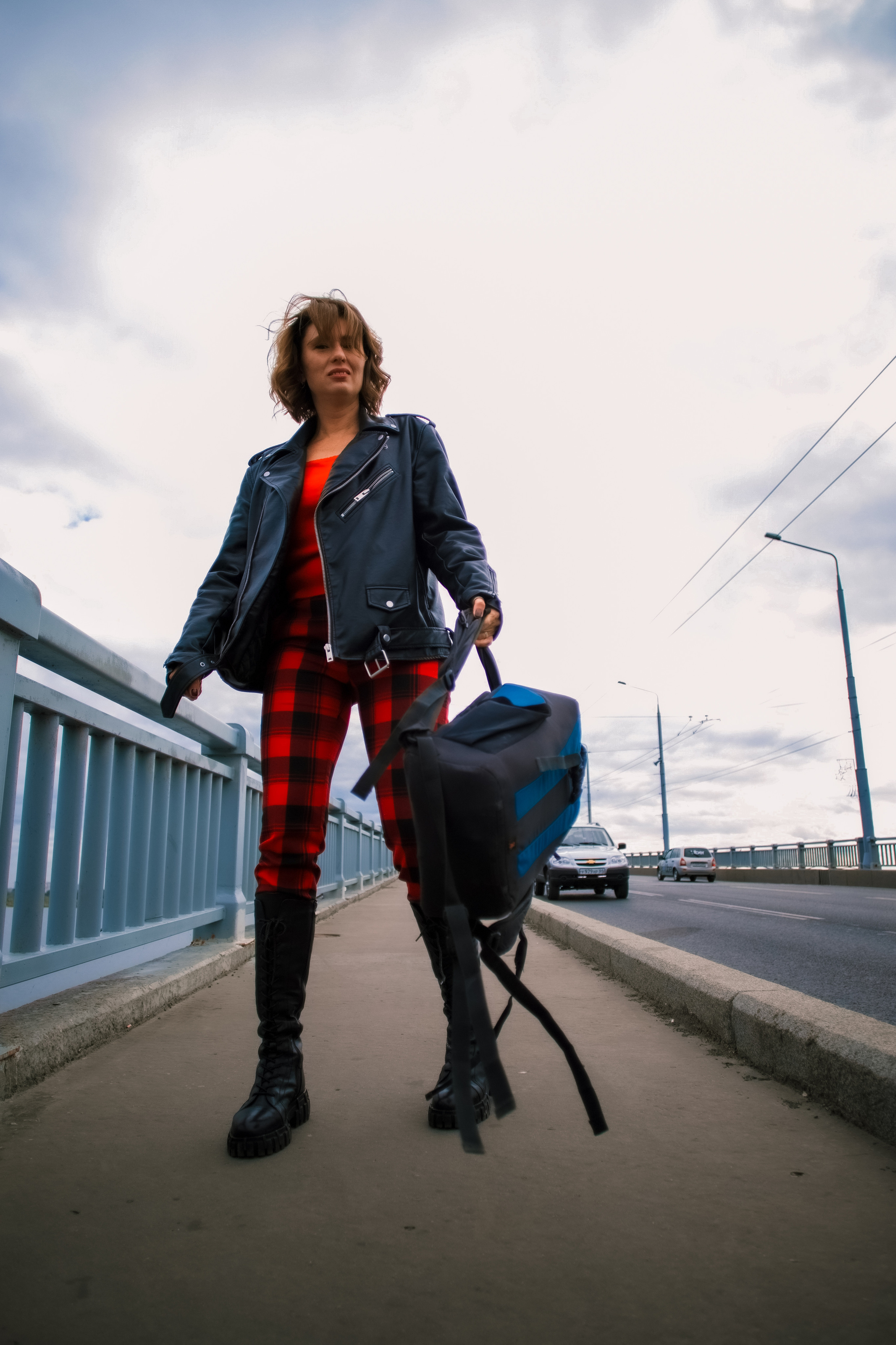 Фото прогулка по мосту Саратова. Фотограф Софья Васильковская