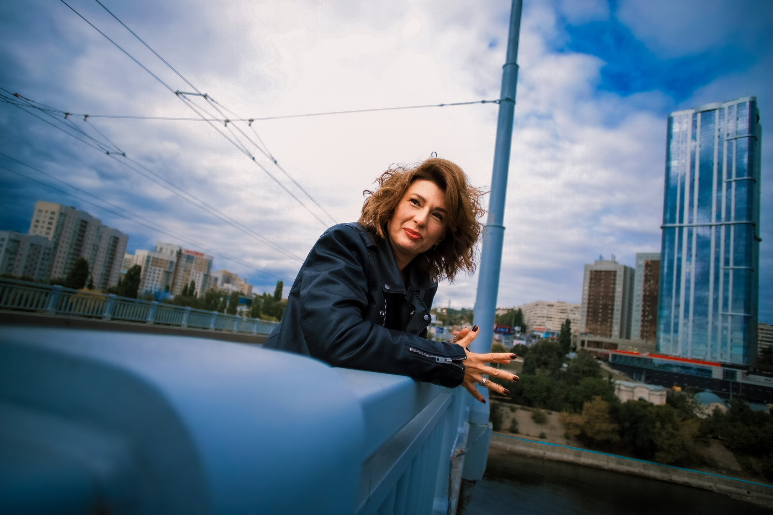 Фото прогулка по мосту Саратова. Фотограф Софья Васильковская