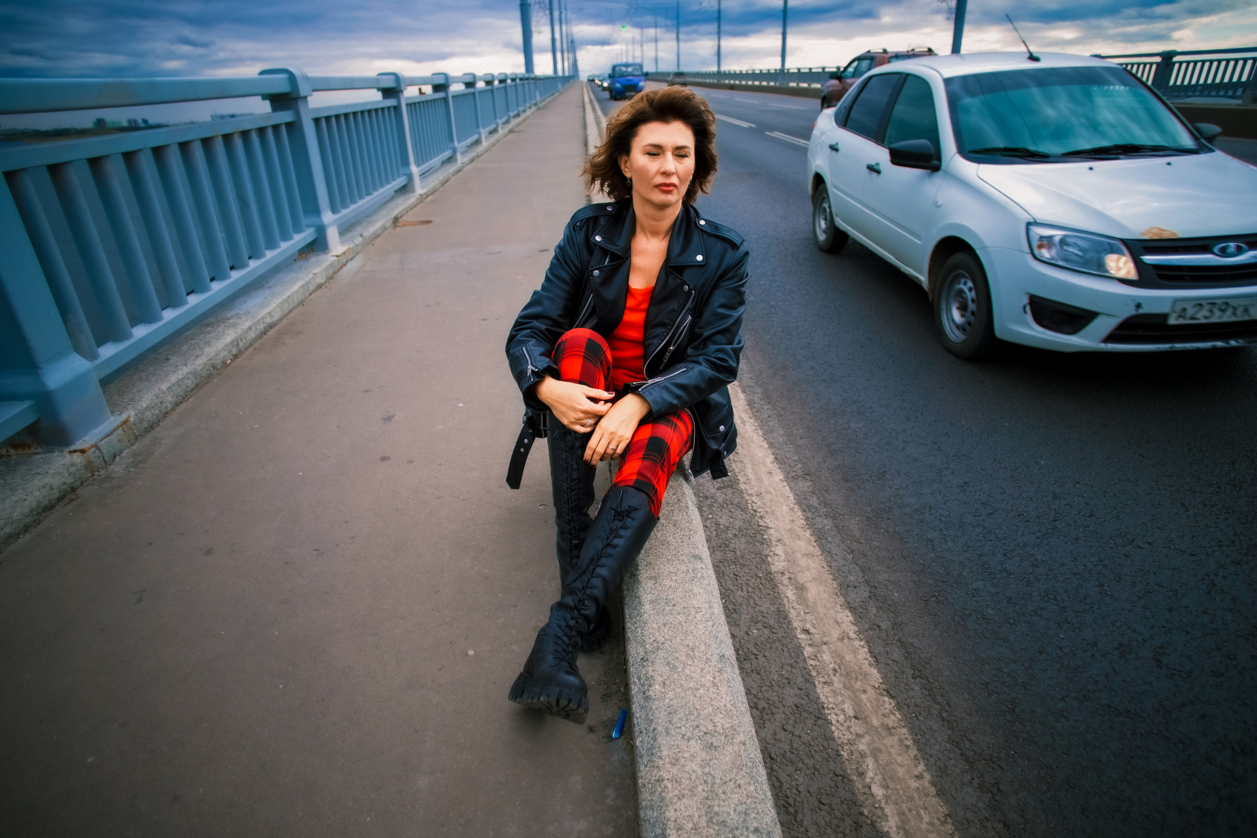 Фото прогулка по мосту Саратова. Фотограф Софья Васильковская