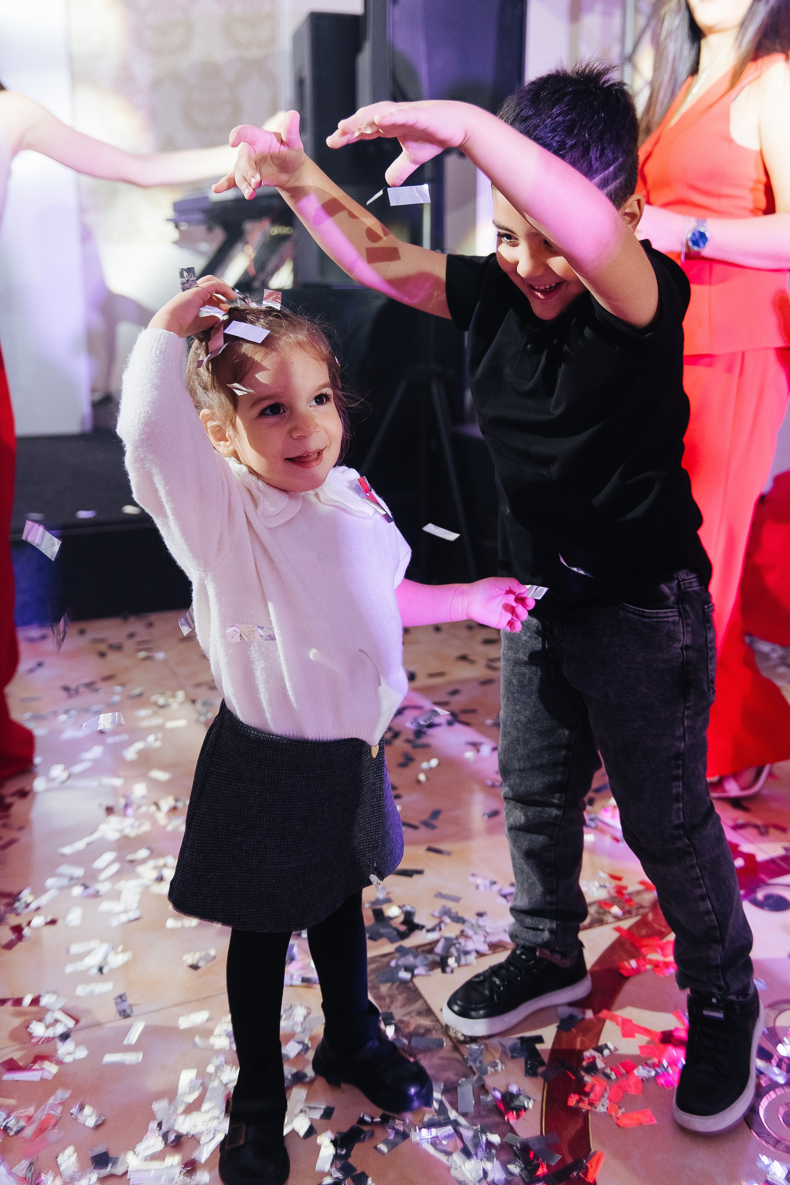 Ани и Назели. 35&5 День рождения, «Янтарь». Фотограф в Красноярске Надежда Воскресенская