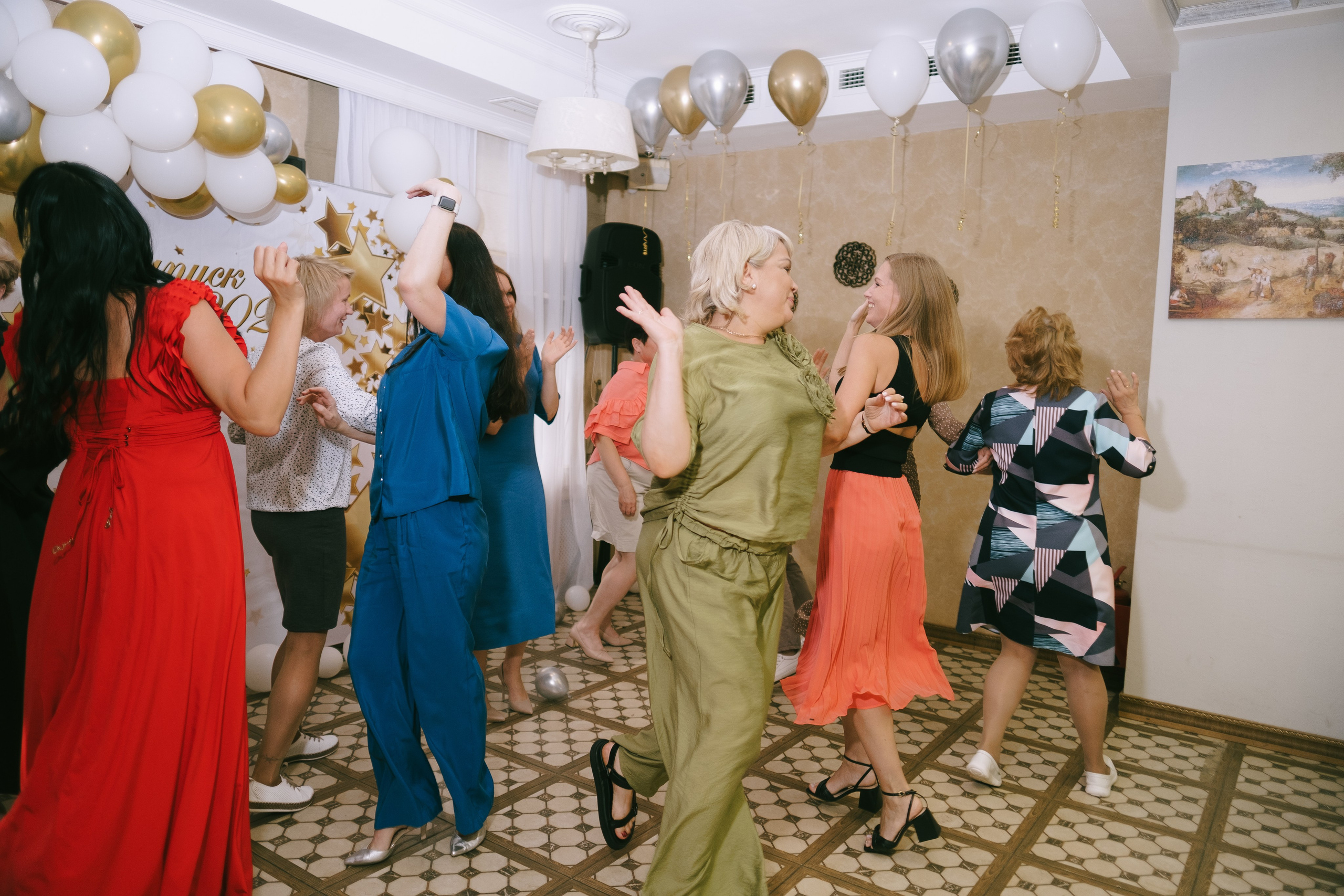 Выпускной школа 33. Свадебный и репортажной фотограф Денис Ожигин в Краснодаре и Краснодарском крае