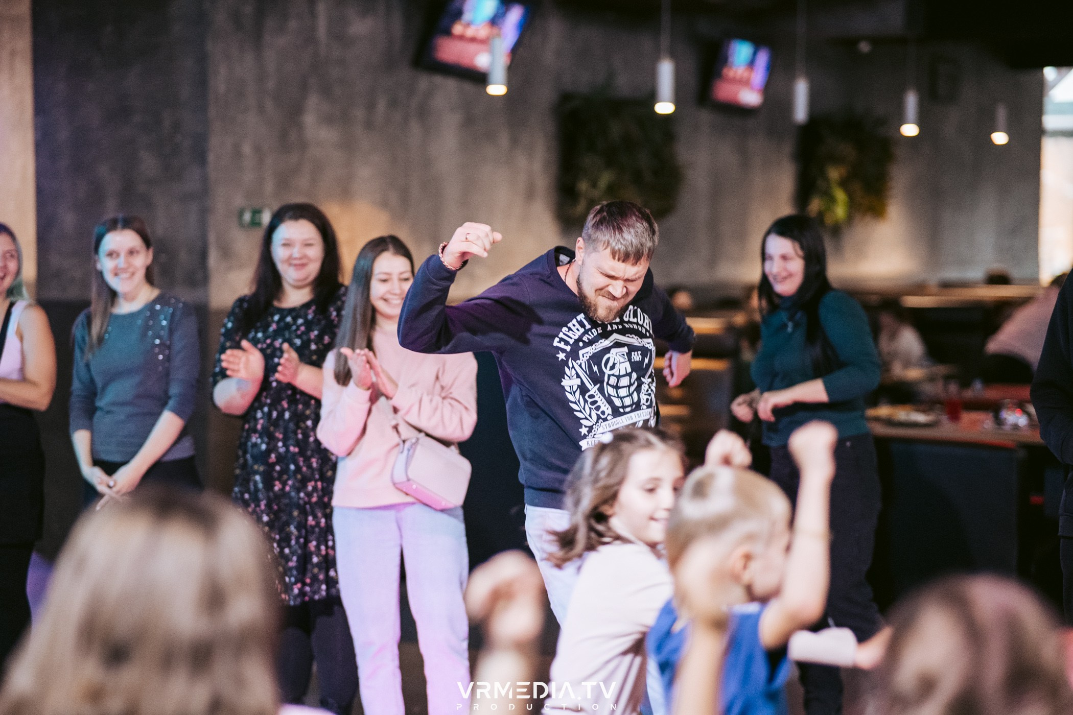 Baby time в баре «Друзья»