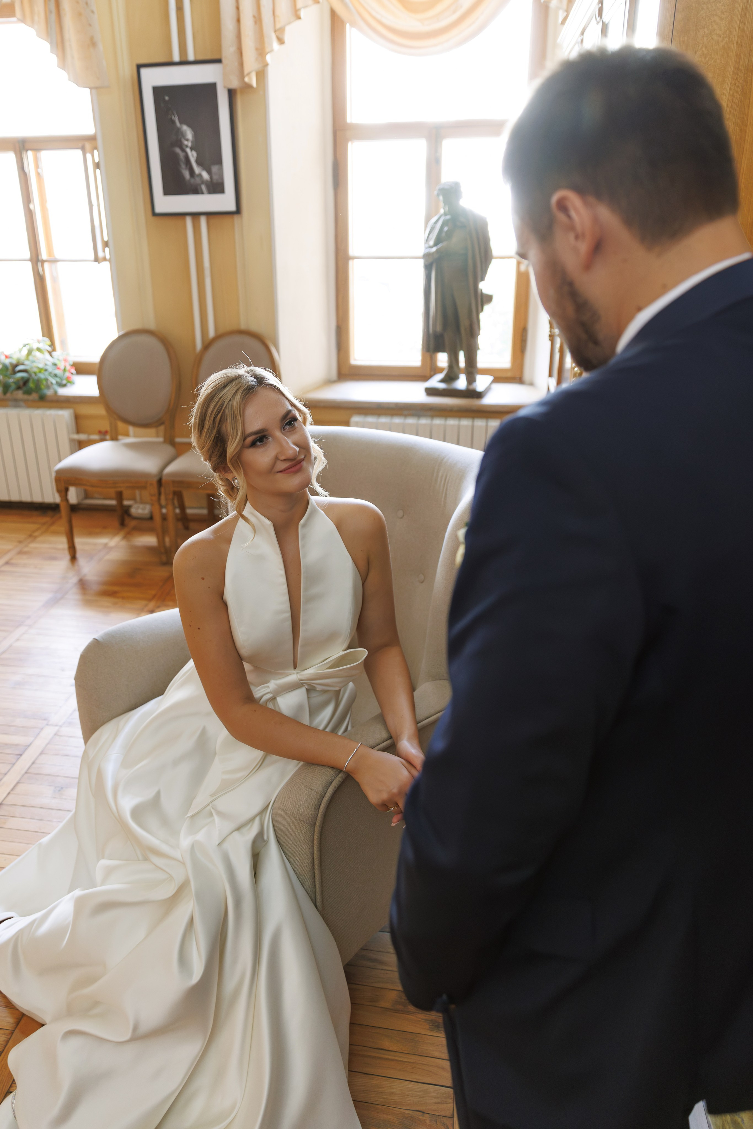 Свадебная фотосессия в библиотеке-читальне им А. С. Пушкина. Свадебный фотограф Москва и МО Сергей Киржаев