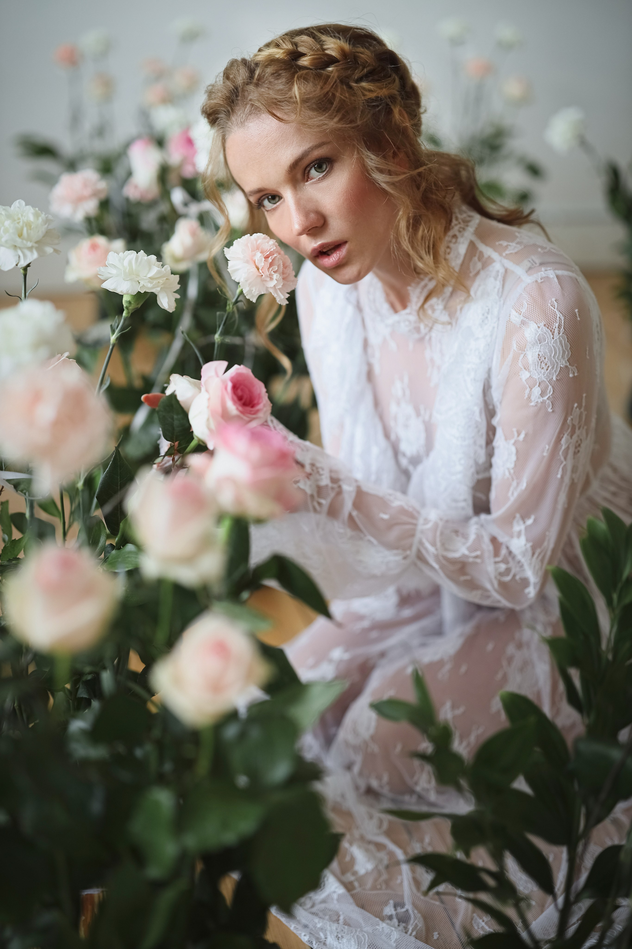 Фотосессия с живыми цветами для Дарьи. Свадебный и семейный фотограф в Абхазии Жанна Соснина