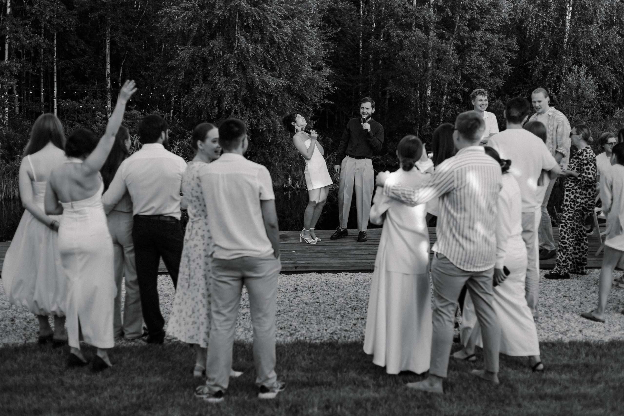 Плюс тридцать градусов на лужайке. Фотограф Андрей Куськало