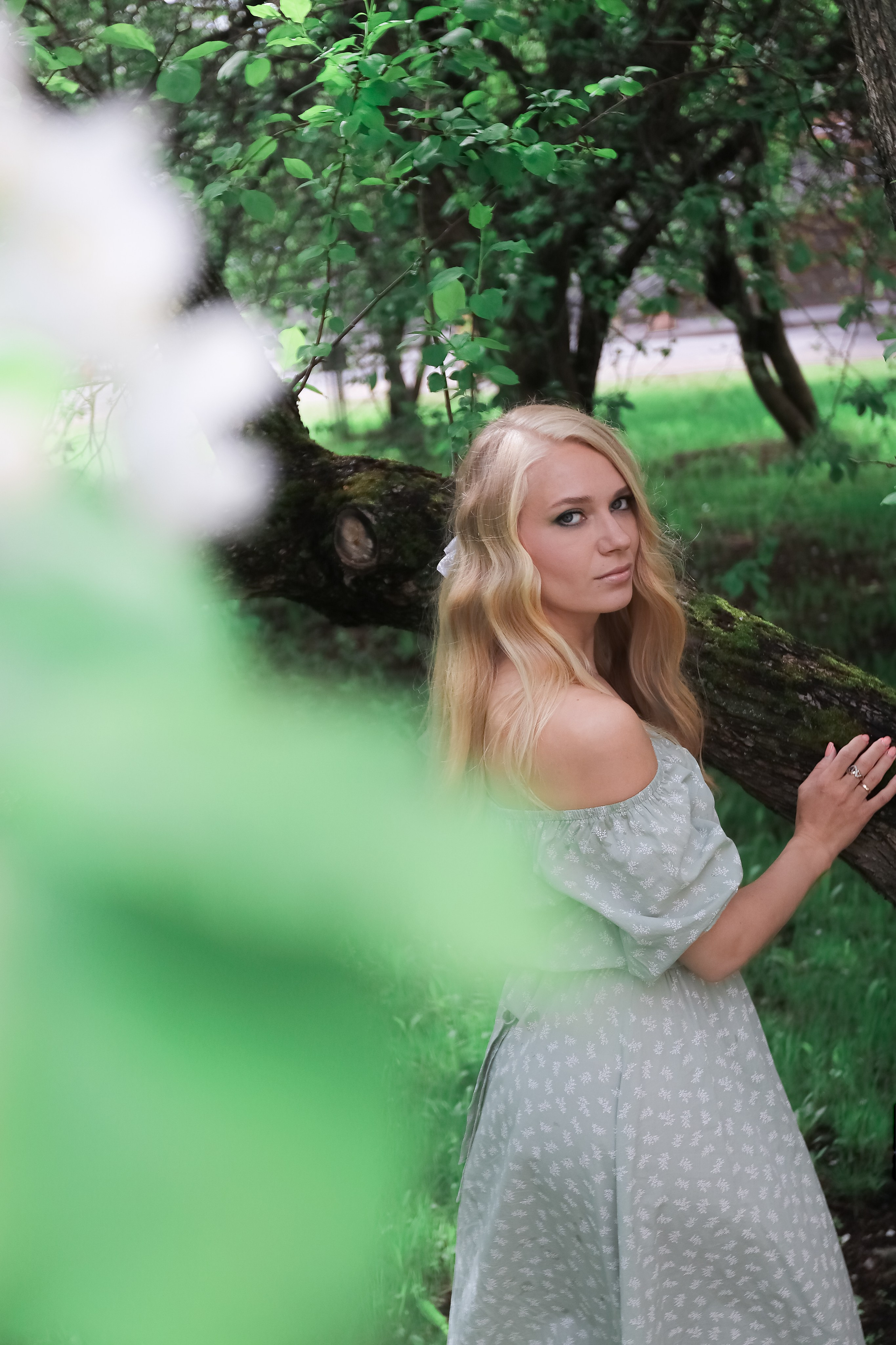 Любовь и цветущая яблоня. Портретный и пейзажный фотограф Никита Павлов