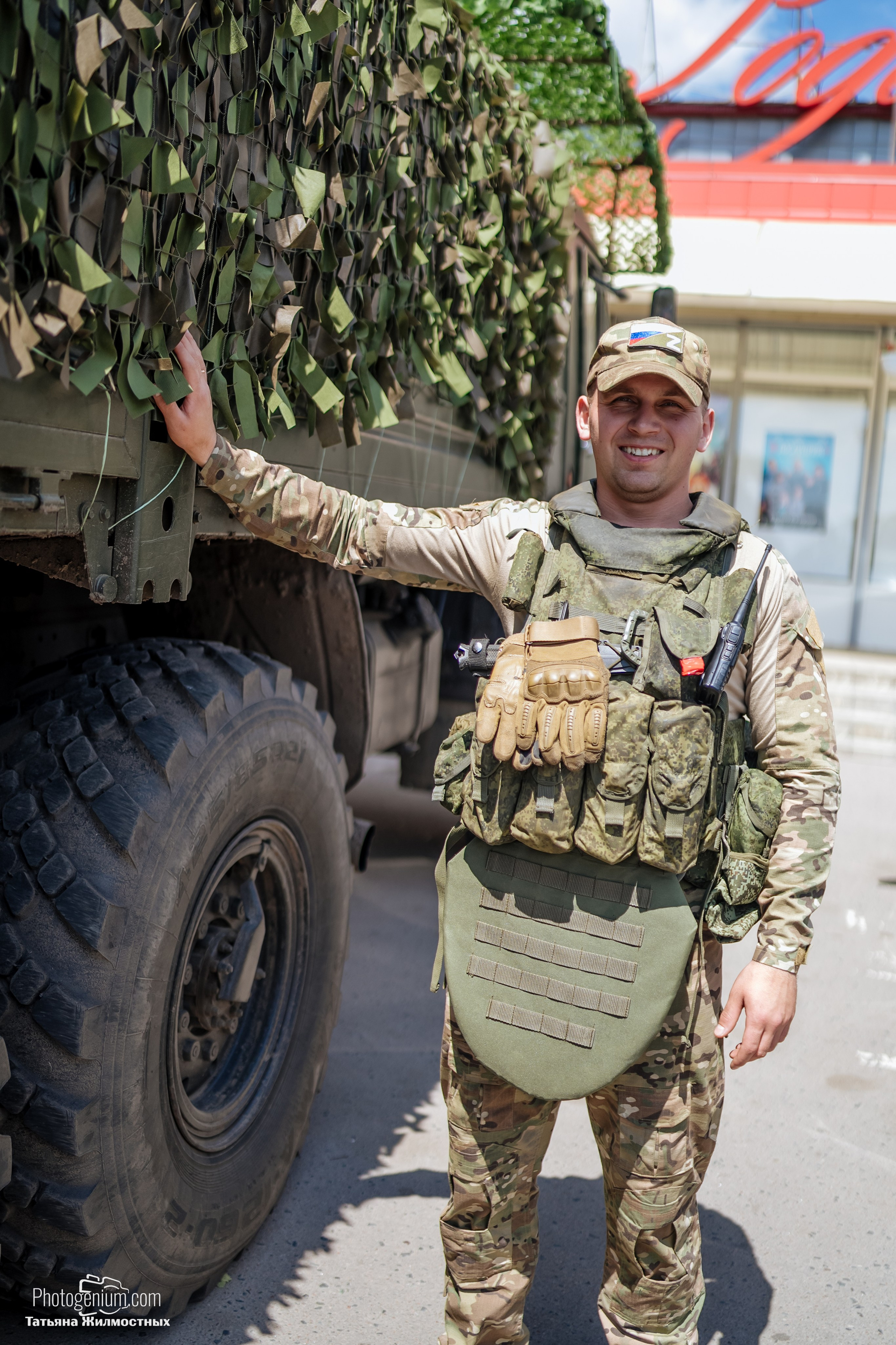 8 июня «Патриоты из Курска» сбор гуманитарной помощи у кинотеатра «Родина». Фотограф Нижний Новгород Татьяна Кейод