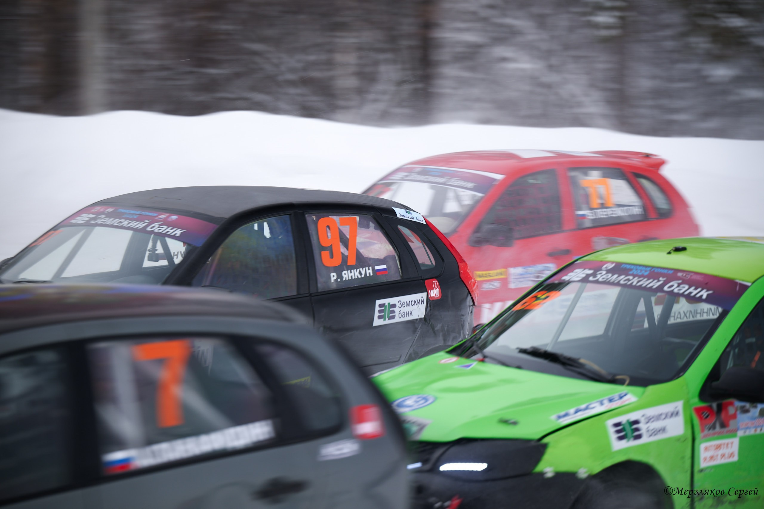 Трековые автогонки на льду Чемпионат России. Спортивный репортажный фотограф в Ижевске Сергей Мерзляков