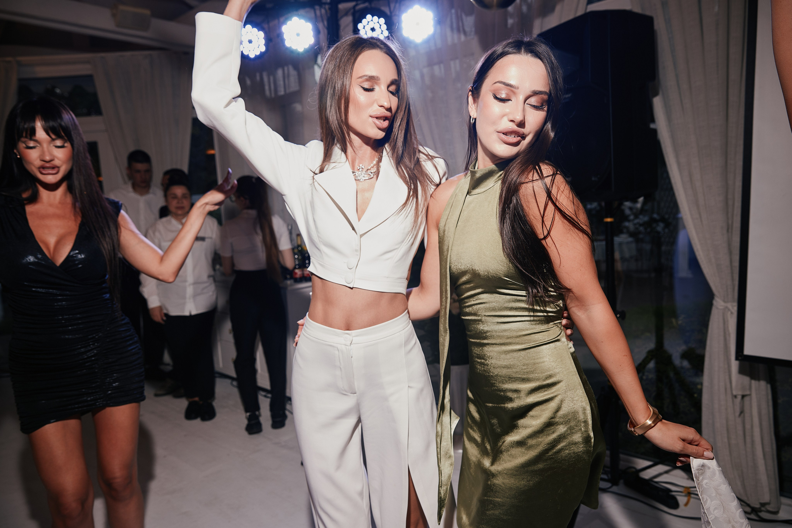 Праздник в ресторане FAMILIA 11.07. Свадебный репортажный фотограф краснодар максим дремов дрёмов фотосессия студия цена