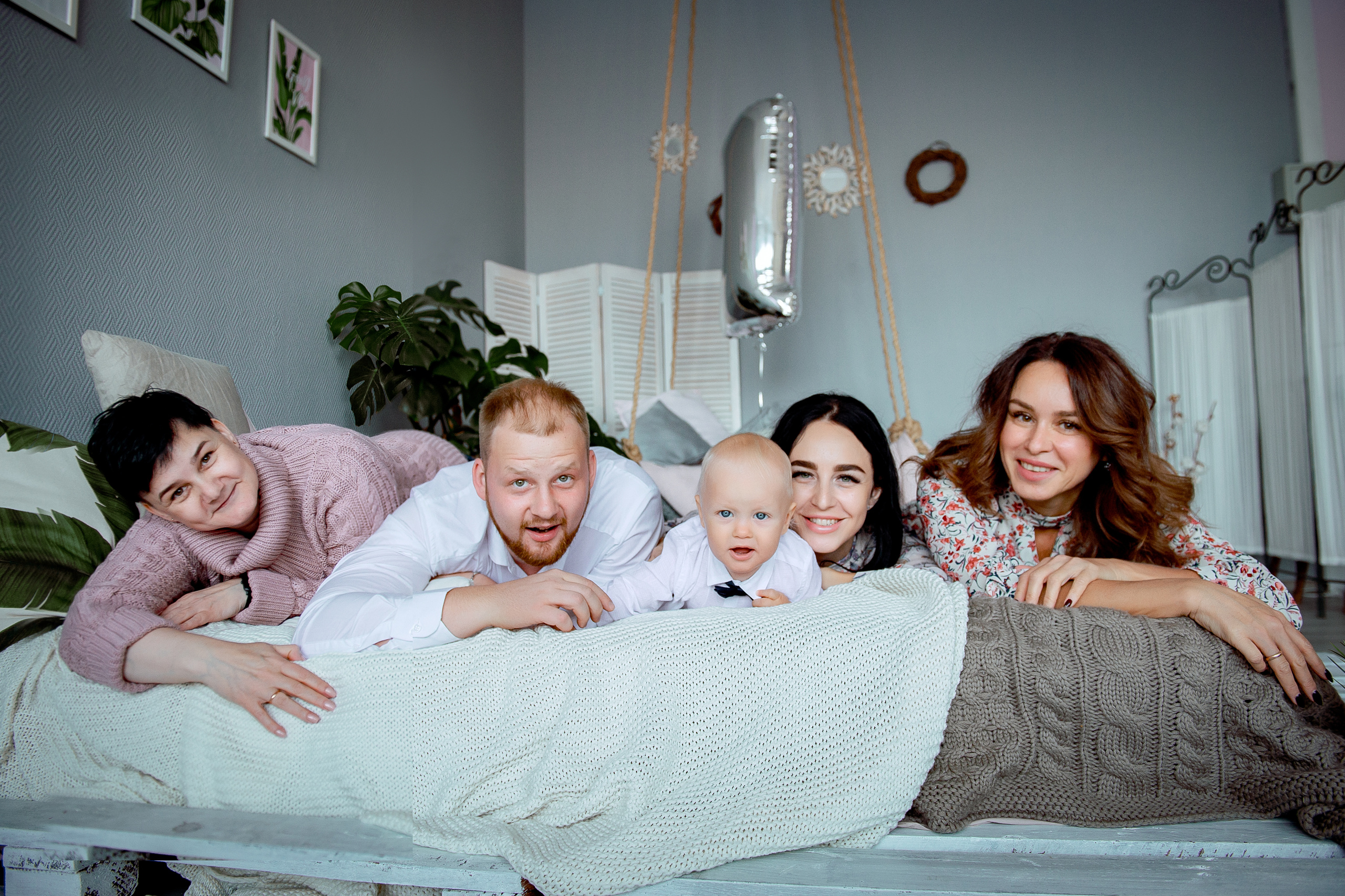Семейная фотосессия во Фрязино на годовасие. Свадебный и семейный фотограф Виктория Носачёва. Щелково, Москва и МО