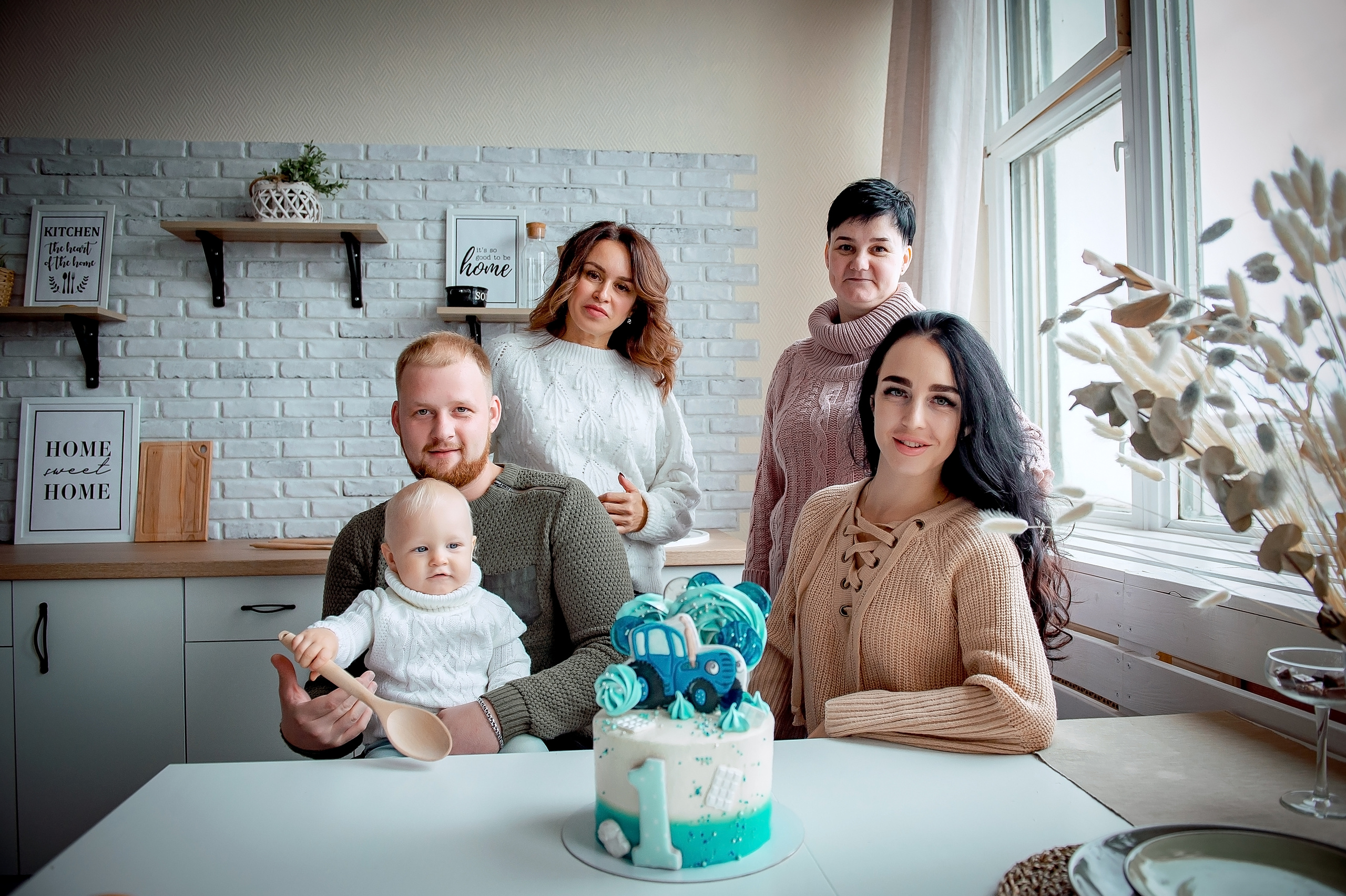 Семейная фотосессия во Фрязино на годовасие. Свадебный и семейный фотограф Виктория Носачёва. Щелково, Москва и МО