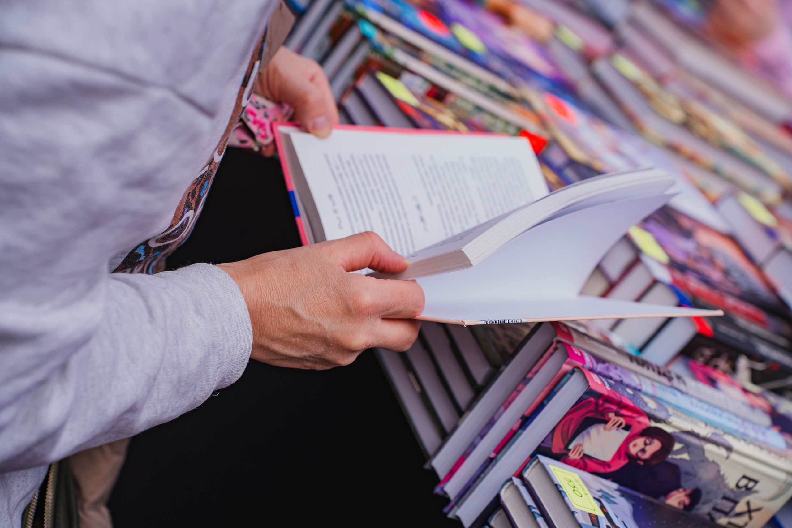 МИФ Non/fictio№ 2025 стенды. Репортажный фотограф Анастасия Рубцова