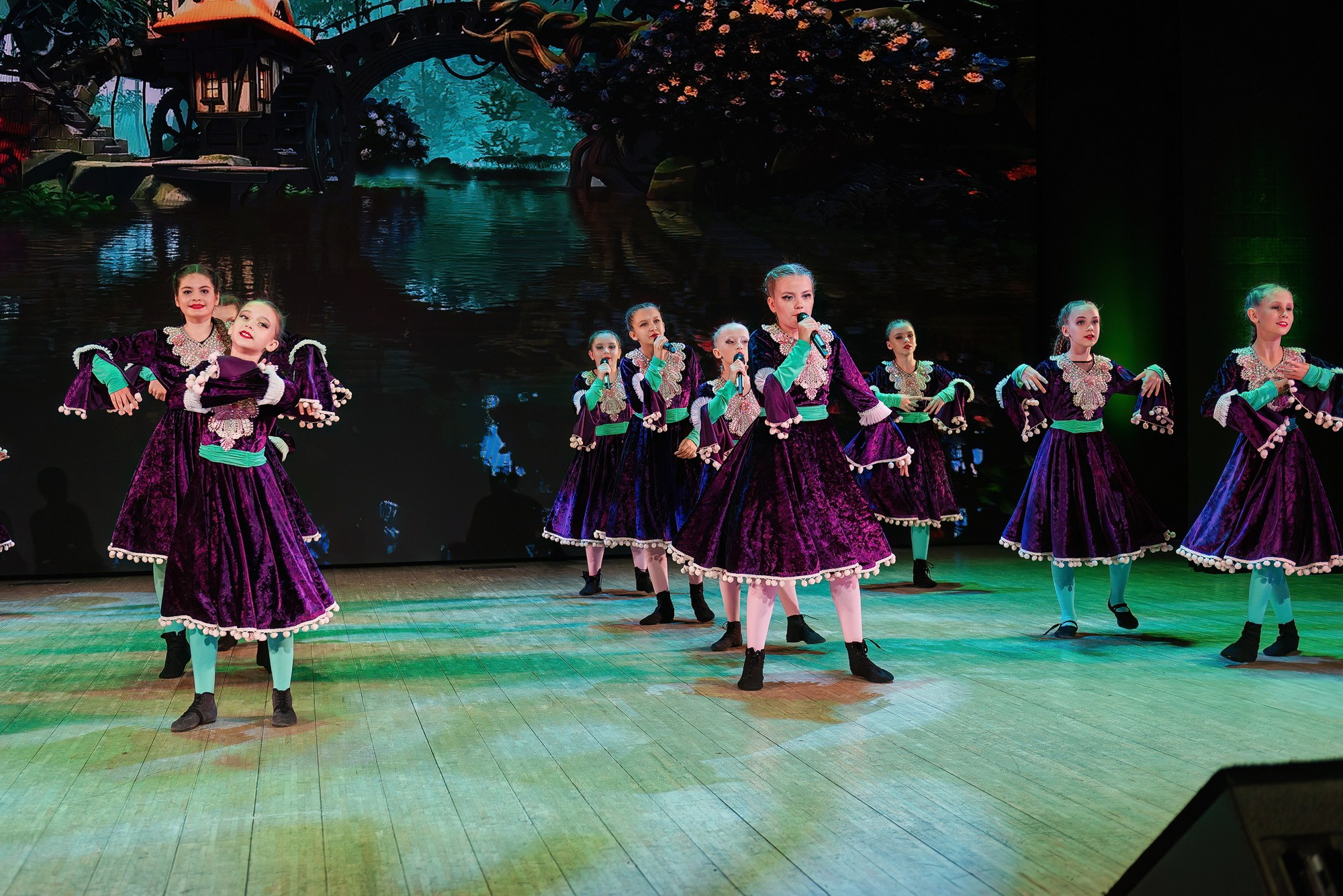 Отчетный концерт Образцового коллектива Алтая театра эстрадной песни «Созвездие». Свадебный и репортажный фотограф Никита Сницарев в Барнауле