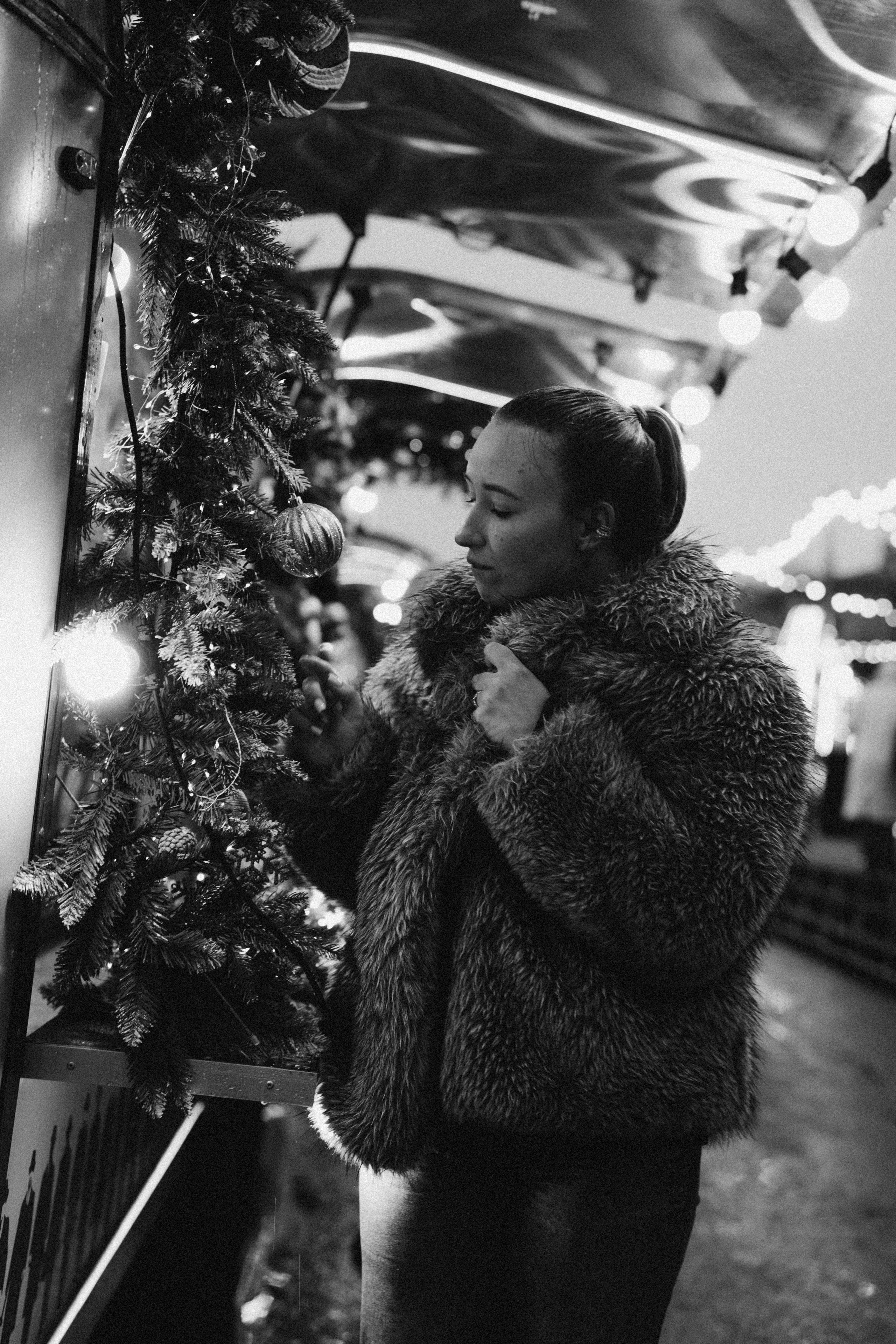 ПРОГУЛКА НА МАНЕЖНОЙ ПЛОЩАДИ ДЛЯ ДЕВУШКИ ПЕРЕД НОВЫМ ГОДОМ (НОВОГОДНЯЯ ФОТОСЕССИИЯ НА МАНЕЖНОЙ ПЛОЩАДИ). Профессиональный фотограф, Санкт-Петербург — Виктория Богомолова